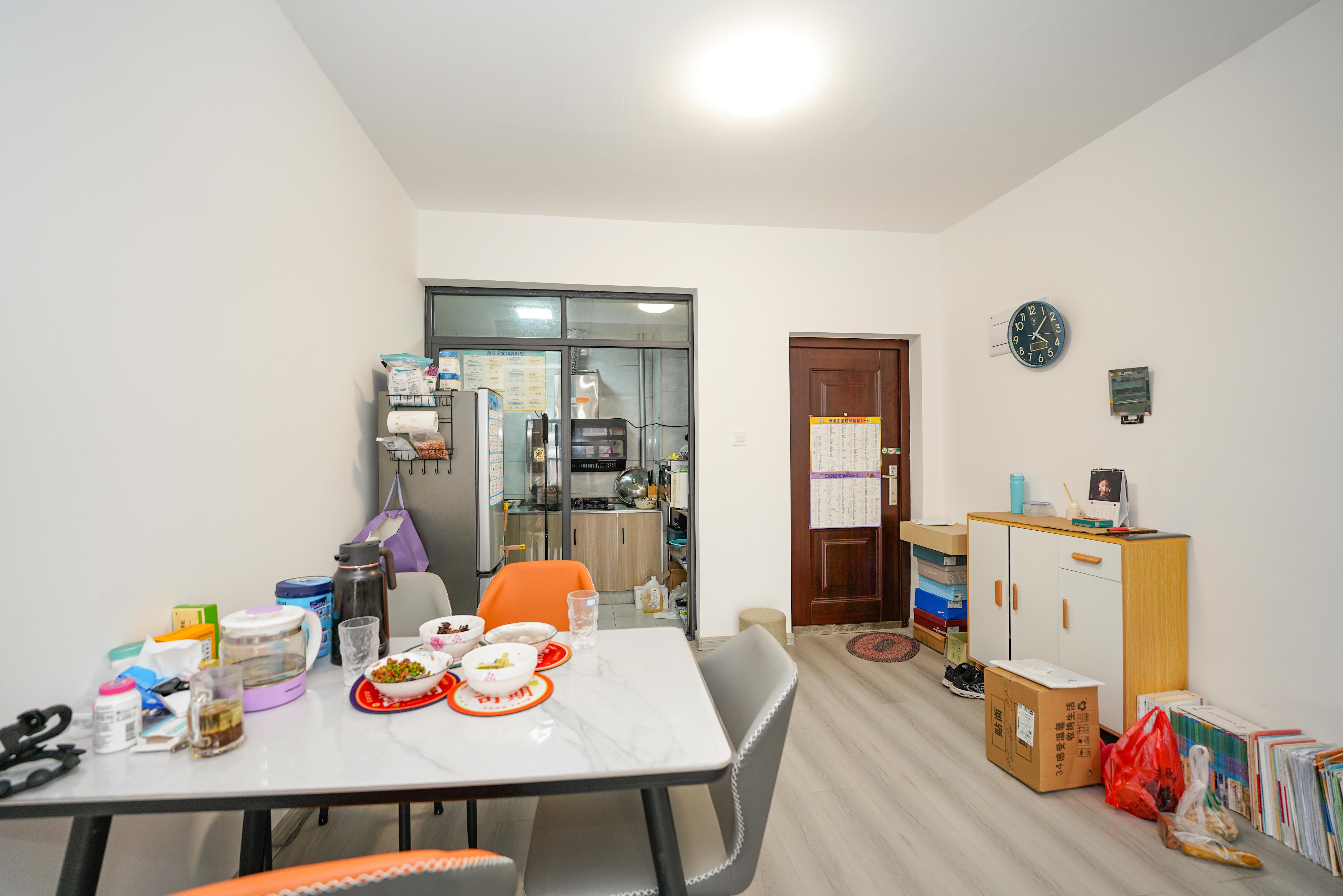 凯富南方鑫城  3室2厅1卫    62.0万 凯富南方鑫城  3室2厅1卫    62.0万客厅