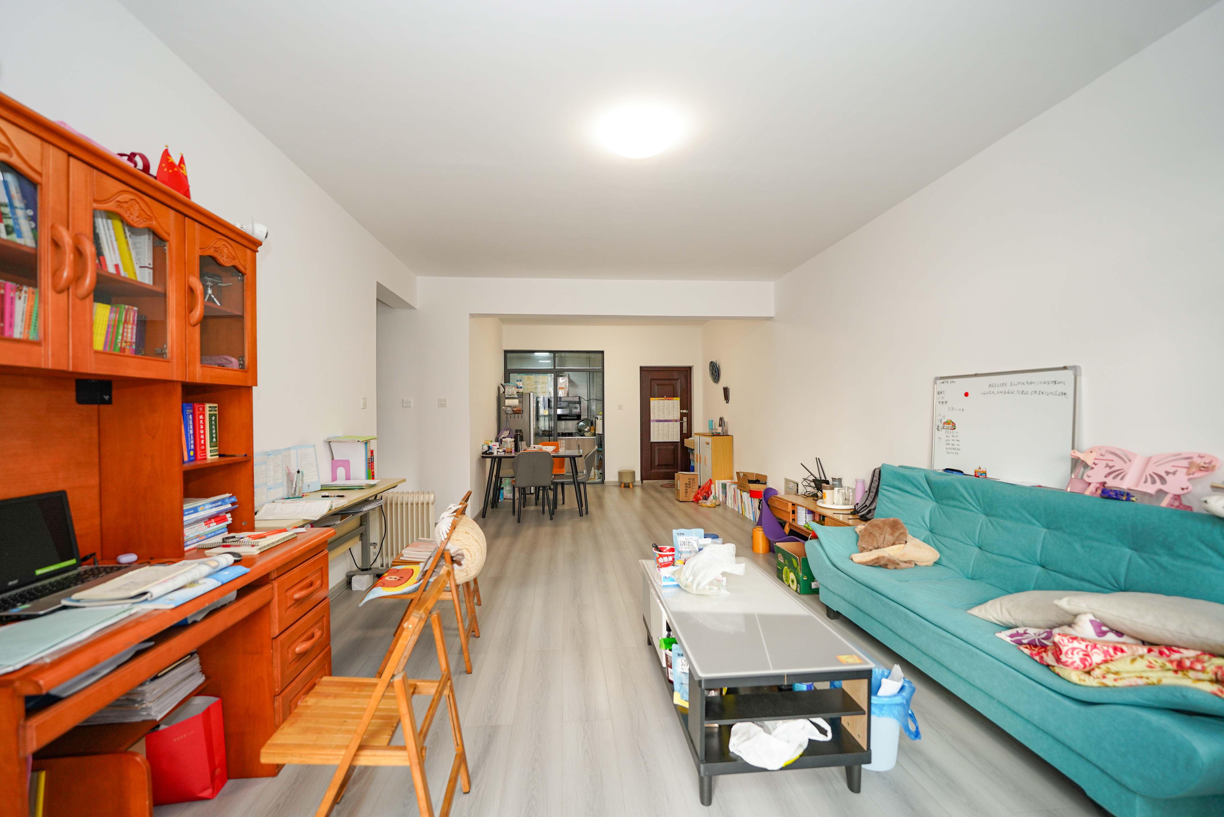 凯富南方鑫城  3室2厅1卫    62.0万 凯富南方鑫城  3室2厅1卫    62.0万客厅