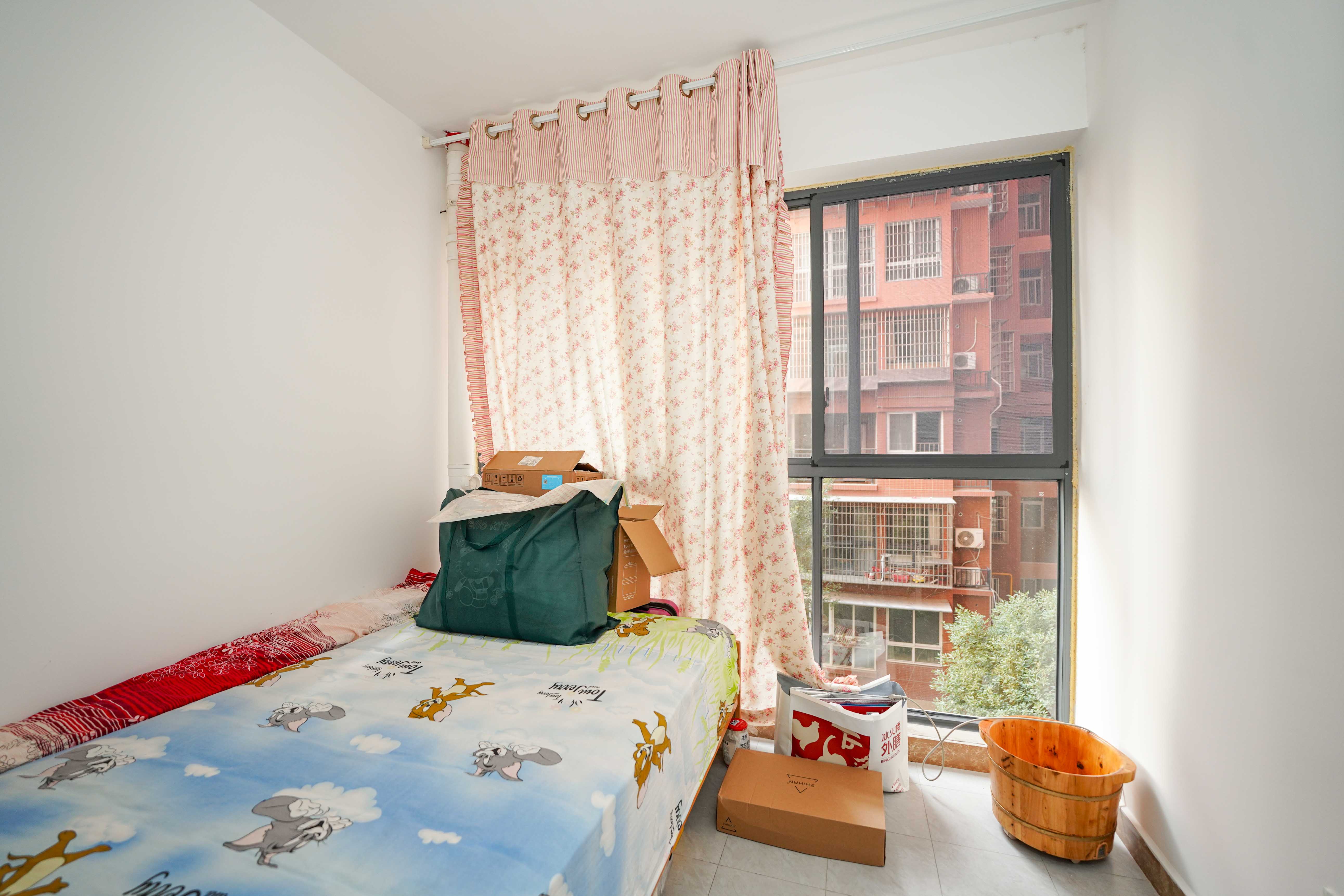 凯富南方鑫城  3室2厅1卫    62.0万 凯富南方鑫城  3室2厅1卫    62.0万卧室