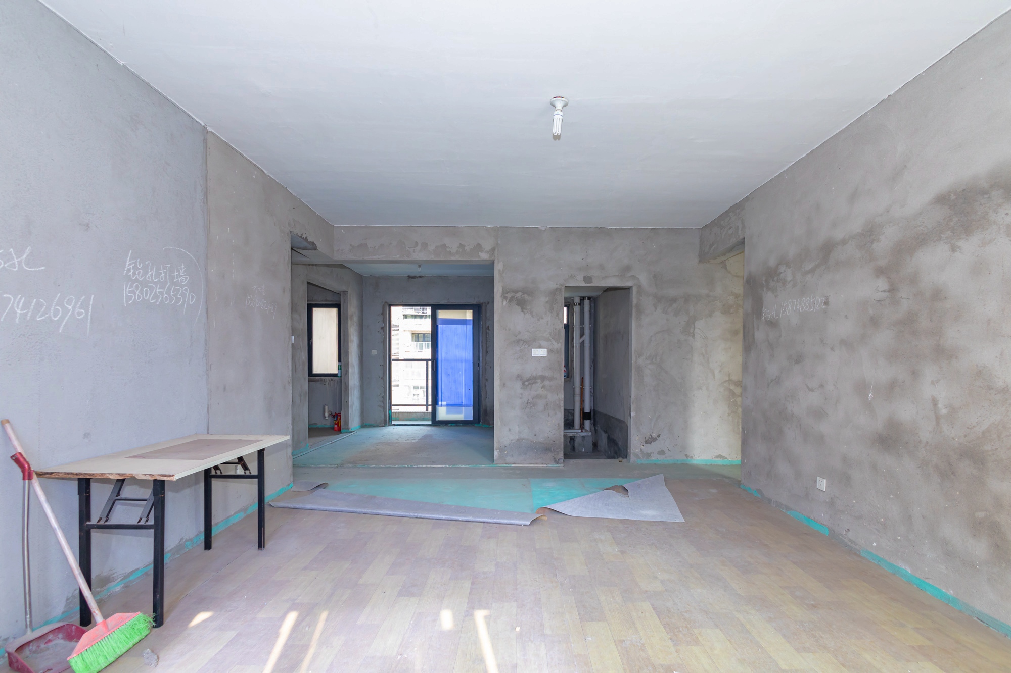 蓝山郡 4室2厅2卫 120.0万 蓝山郡 4室2厅2卫 120.0万客厅