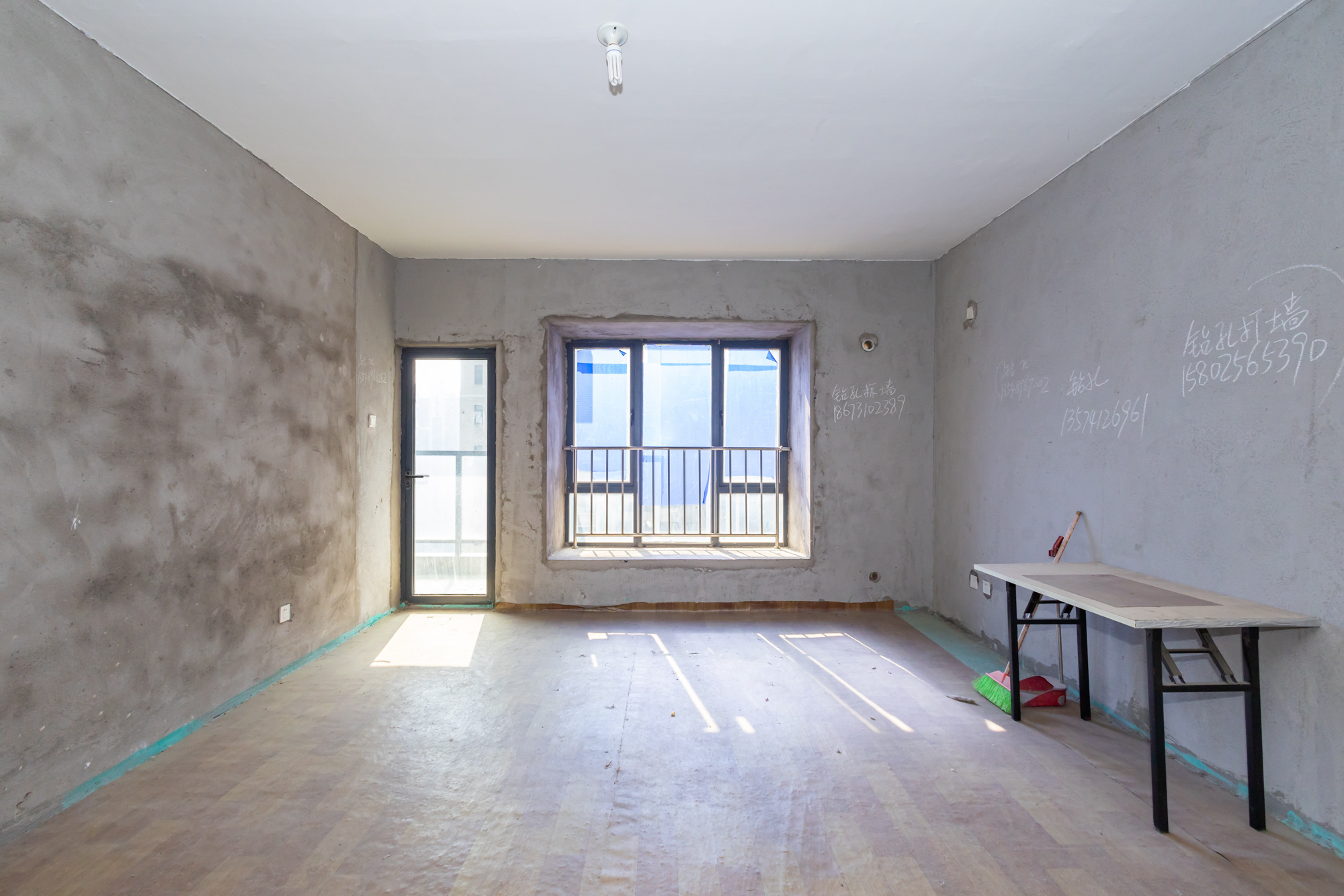 蓝山郡 4室2厅2卫 120.0万 蓝山郡 4室2厅2卫 120.0万客厅