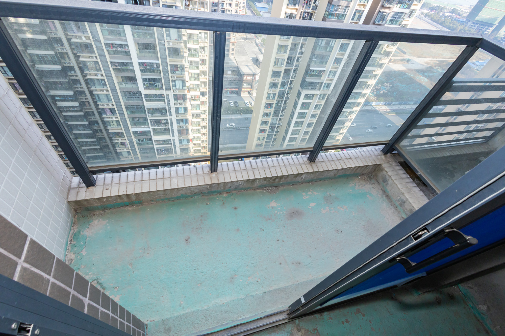 蓝山郡 4室2厅2卫 120.0万 蓝山郡 4室2厅2卫 120.0万阳台