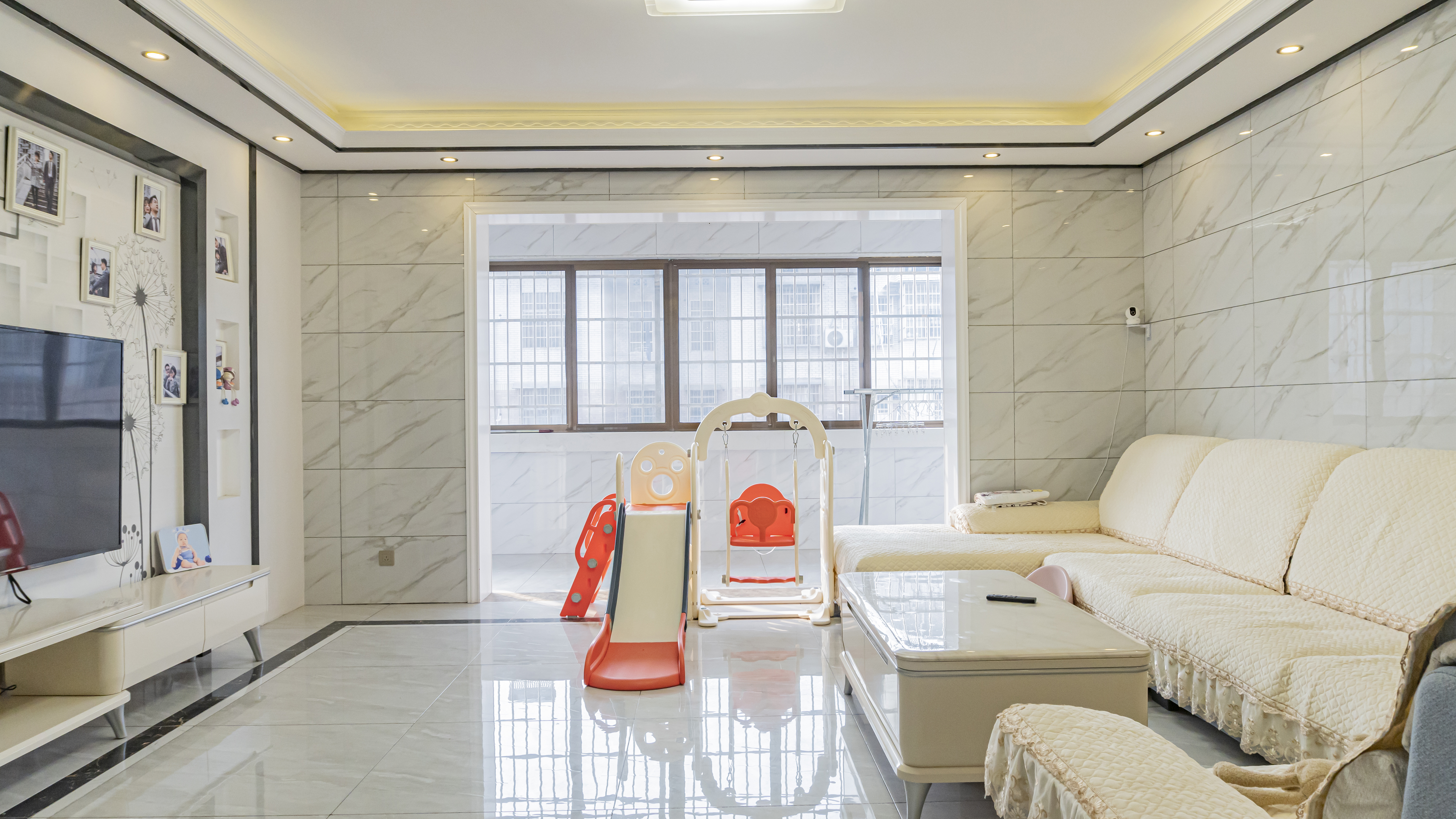 医专教师新村 4室2厅2卫 69.8万 医专教师新村 4室2厅2卫 69.8万客厅