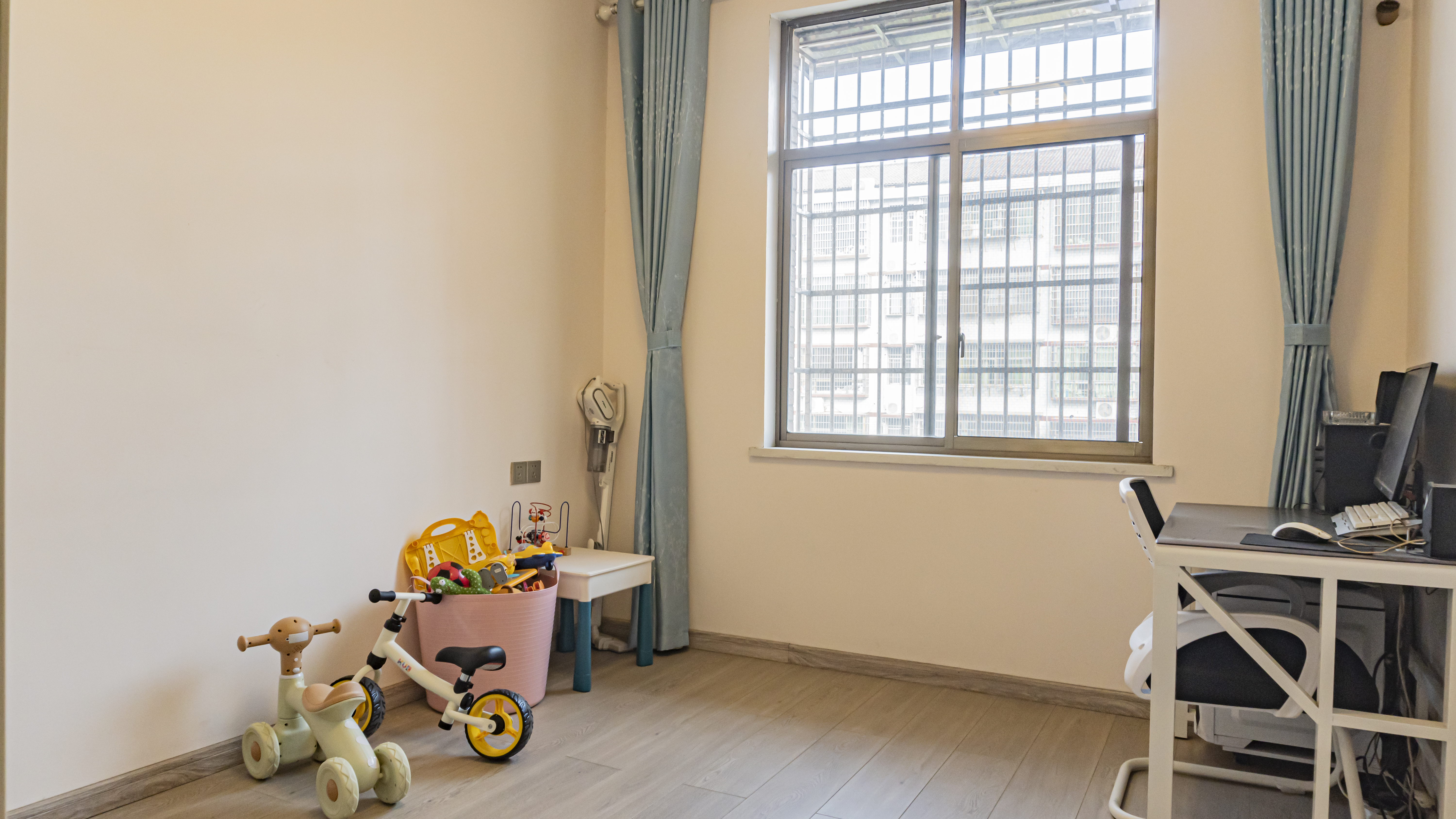 医专教师新村 4室2厅2卫 69.8万 医专教师新村 4室2厅2卫 69.8万其他