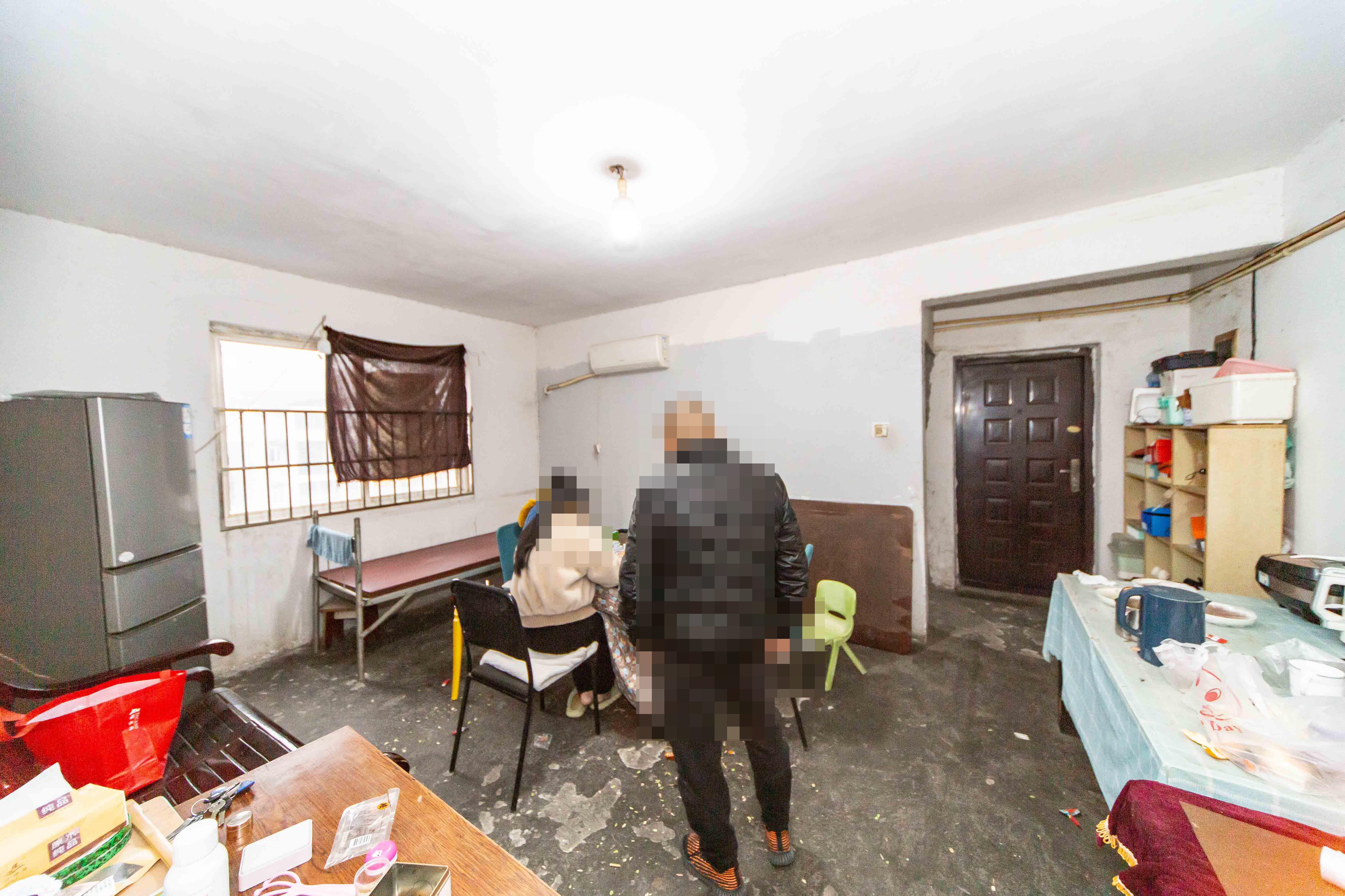 天凯东苑  2室1厅1卫   60.00万客厅