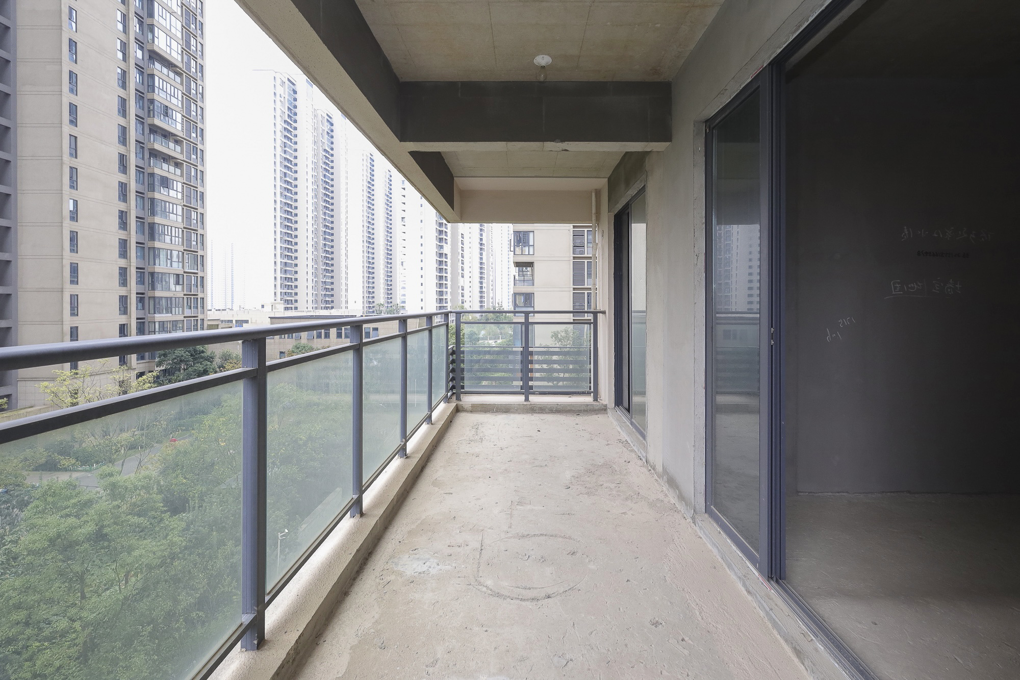 嘉宇北部湾A区 3室2厅2卫 86.0万 嘉宇北部湾A区 3室2厅2卫 86.0万阳台