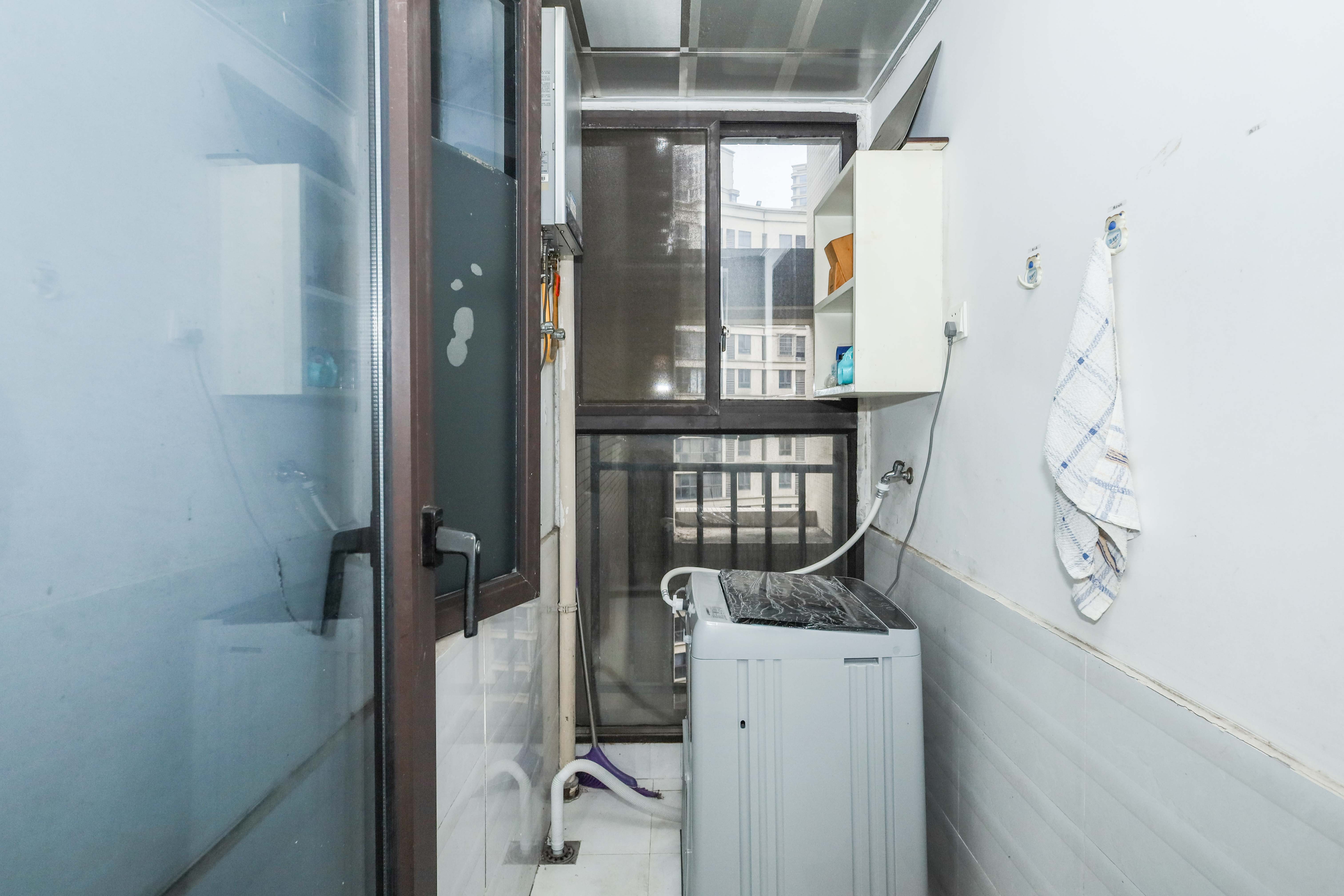 保利麓谷林语D区  2室2厅1卫   88.00万厨房