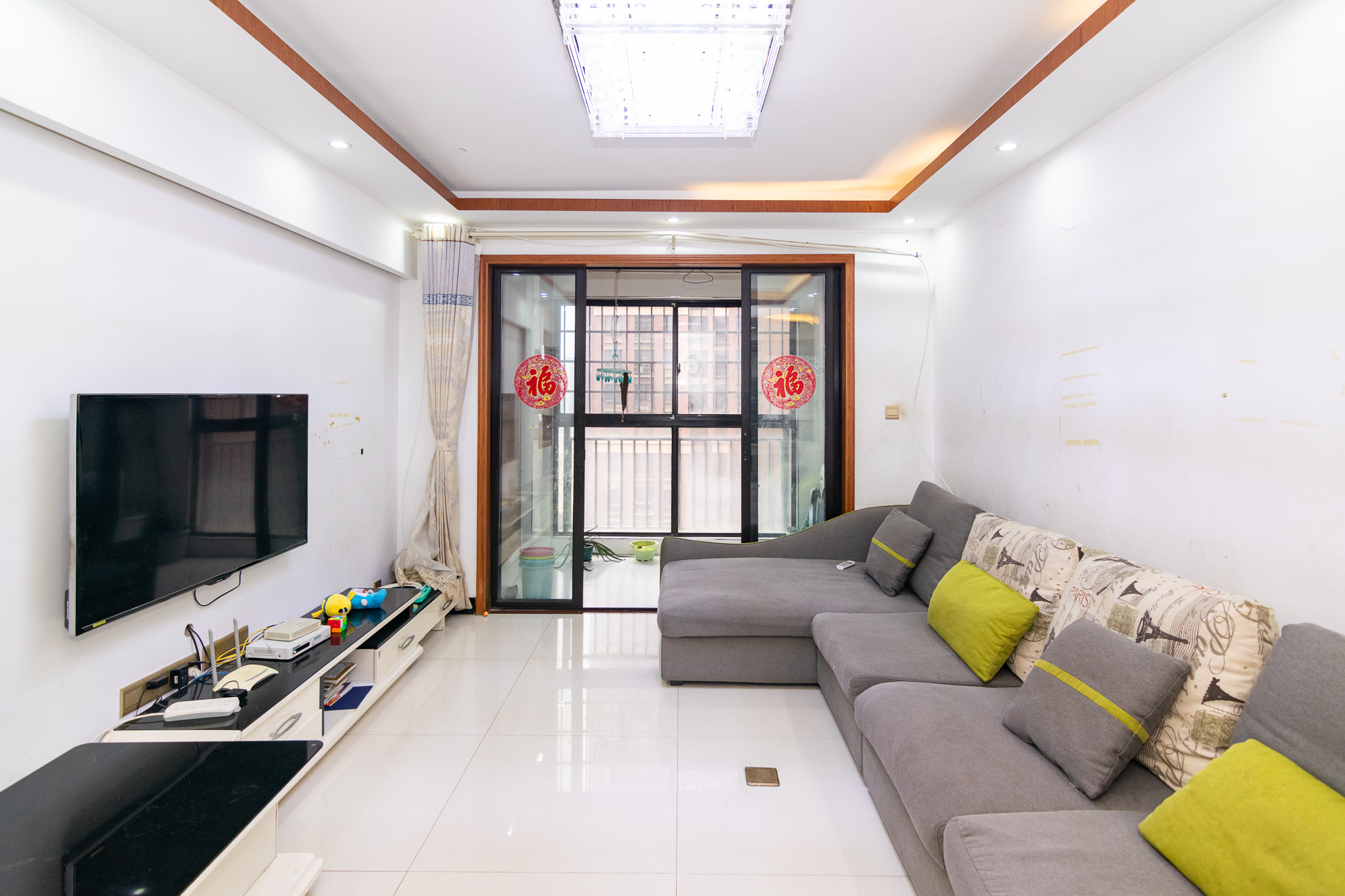 新城国际花都 3室2厅1卫 56.0万 新城国际花都 3室2厅1卫 56.0万客厅