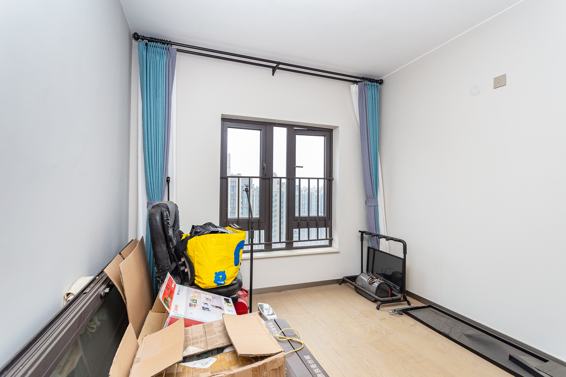 时代倾城四期  3室2厅2卫    128.0万卧室