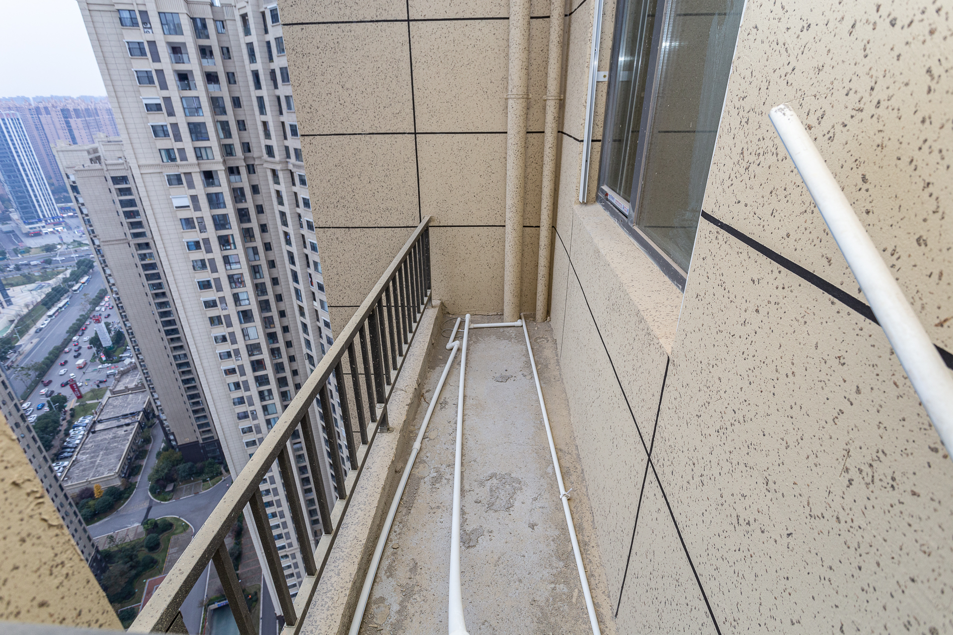 明发阅江悦府  4室2厅2卫   102.00万阳台