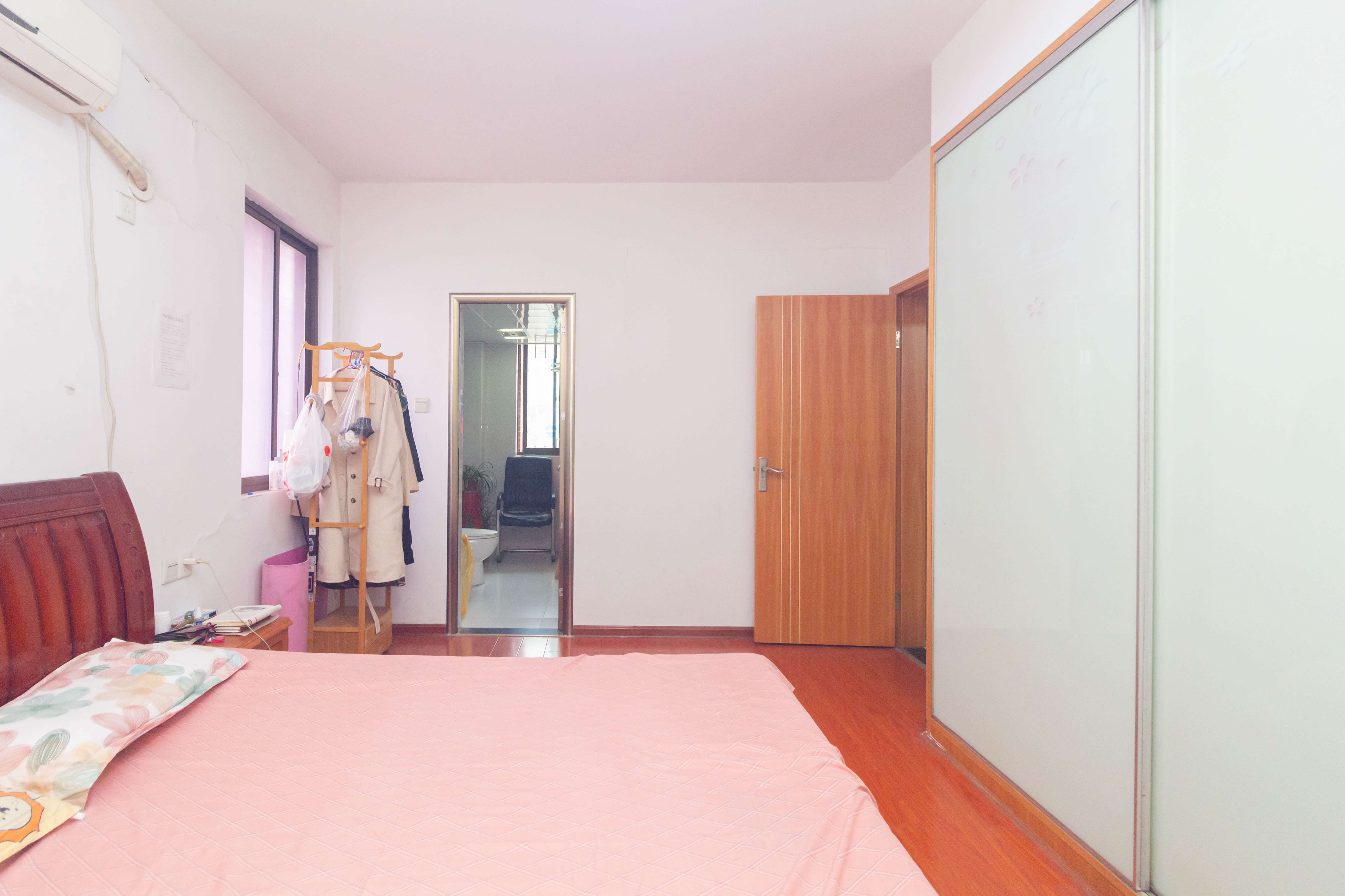方略潇邦  3室2厅2卫   67.00万卧室