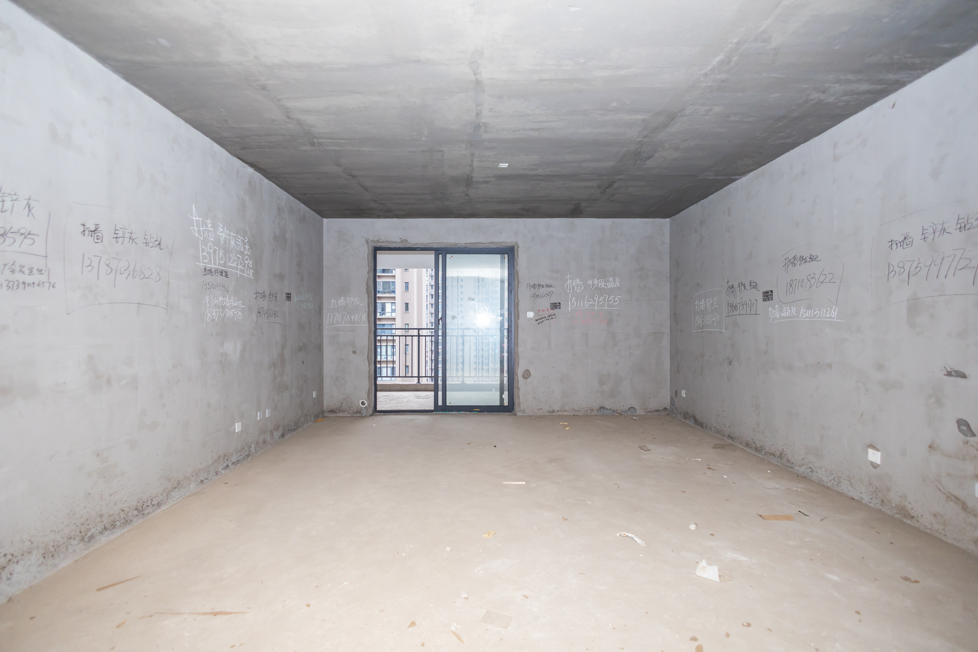 松雅湖壹号 5室2厅2卫 138.0万 松雅湖壹号 5室2厅2卫 138.0万客厅