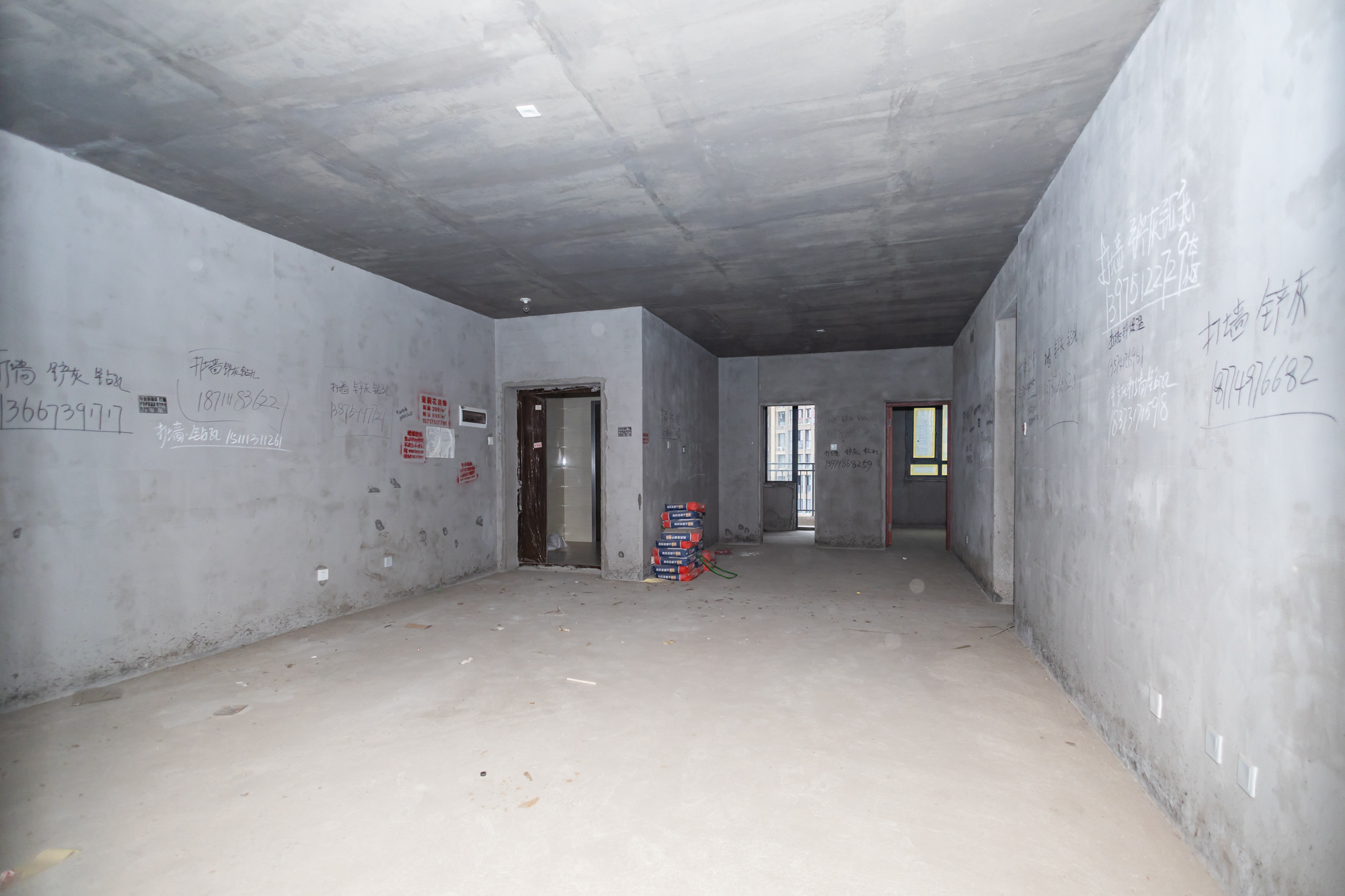 松雅湖壹号 5室2厅2卫 138.0万 松雅湖壹号 5室2厅2卫 138.0万客厅