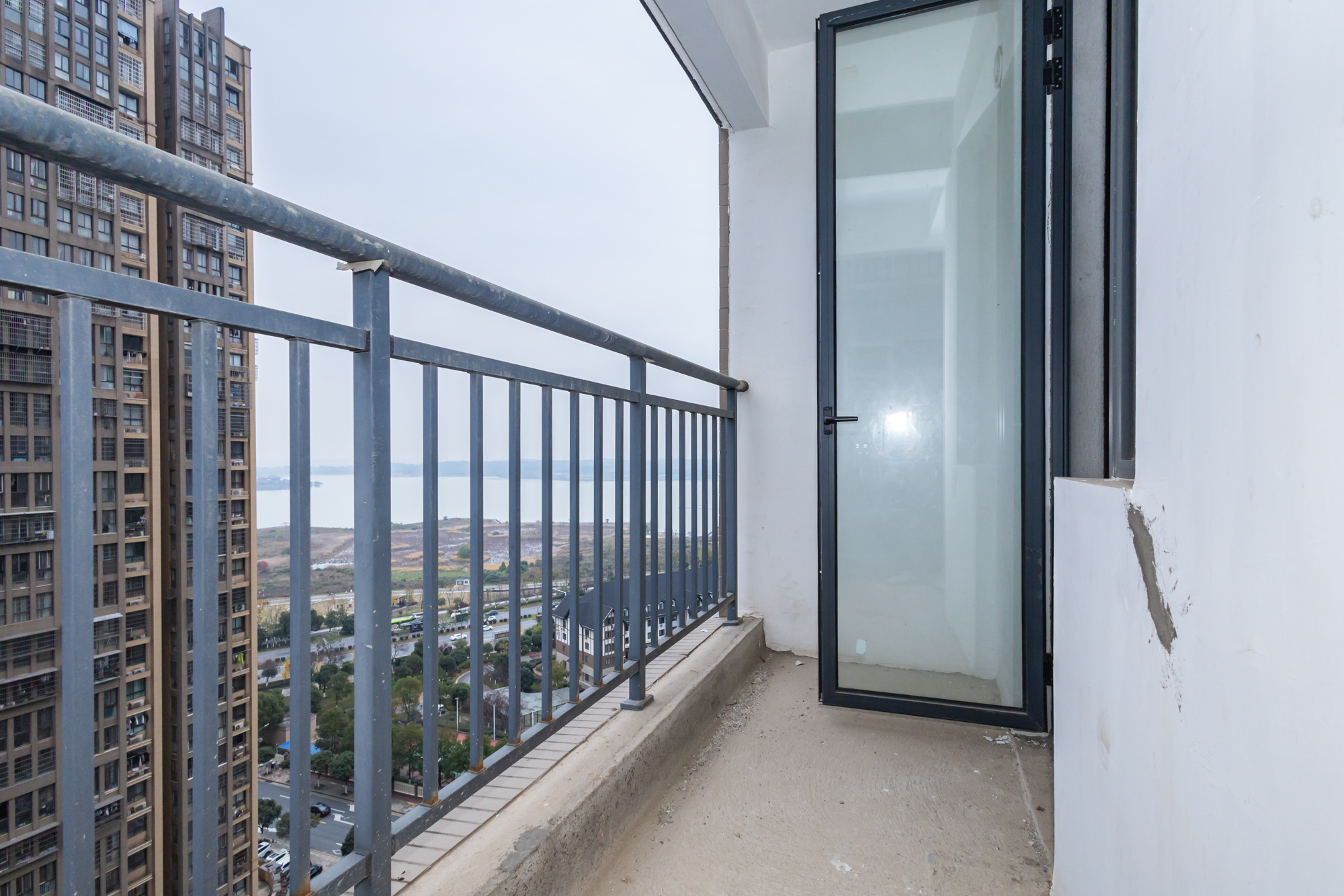 松雅湖壹号 5室2厅2卫 138.0万 松雅湖壹号 5室2厅2卫 138.0万阳台