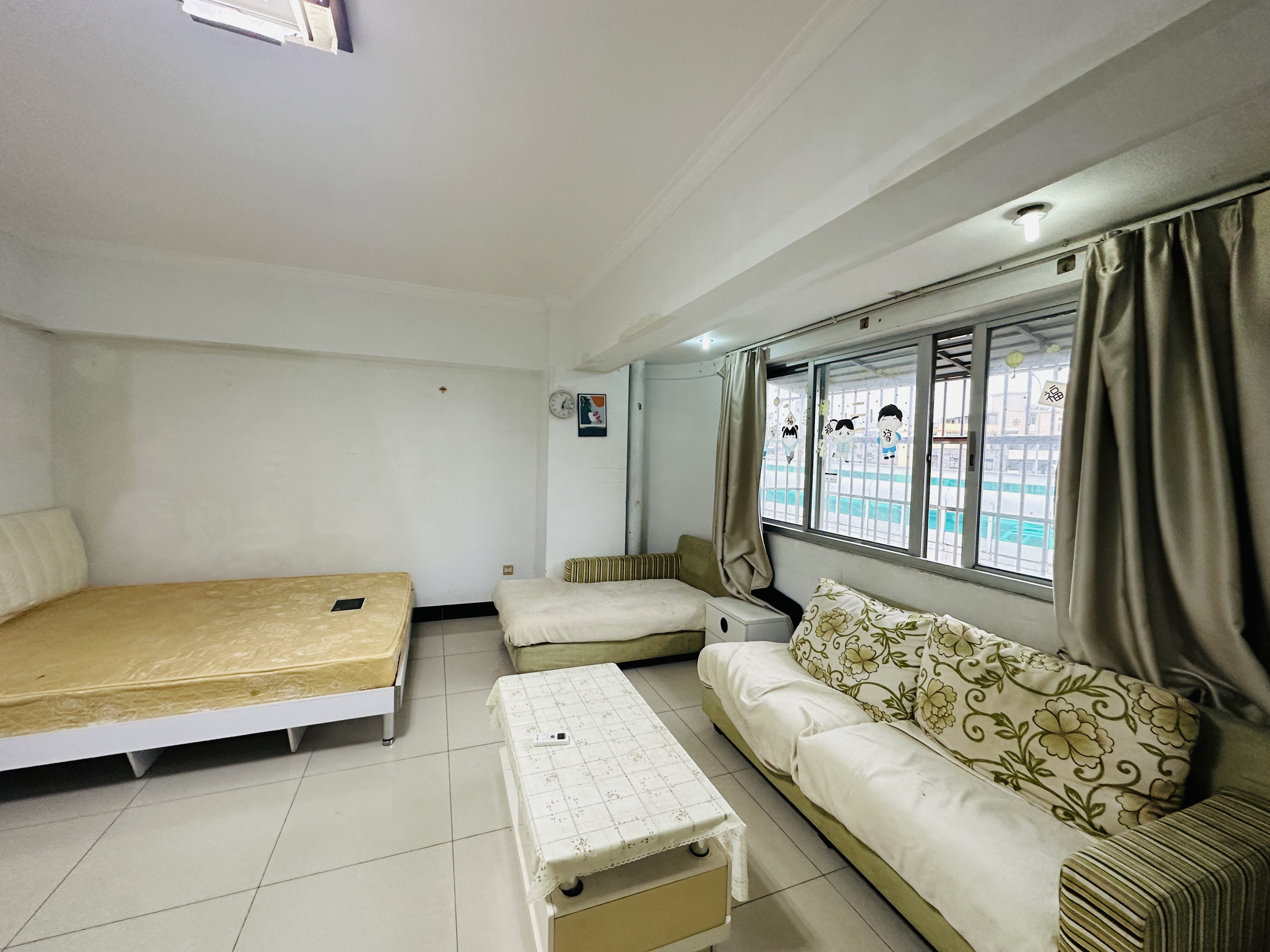 鸿华大厦 1室1厅1卫 65.00万 鸿华大厦 1室1厅1卫 65.00万客厅