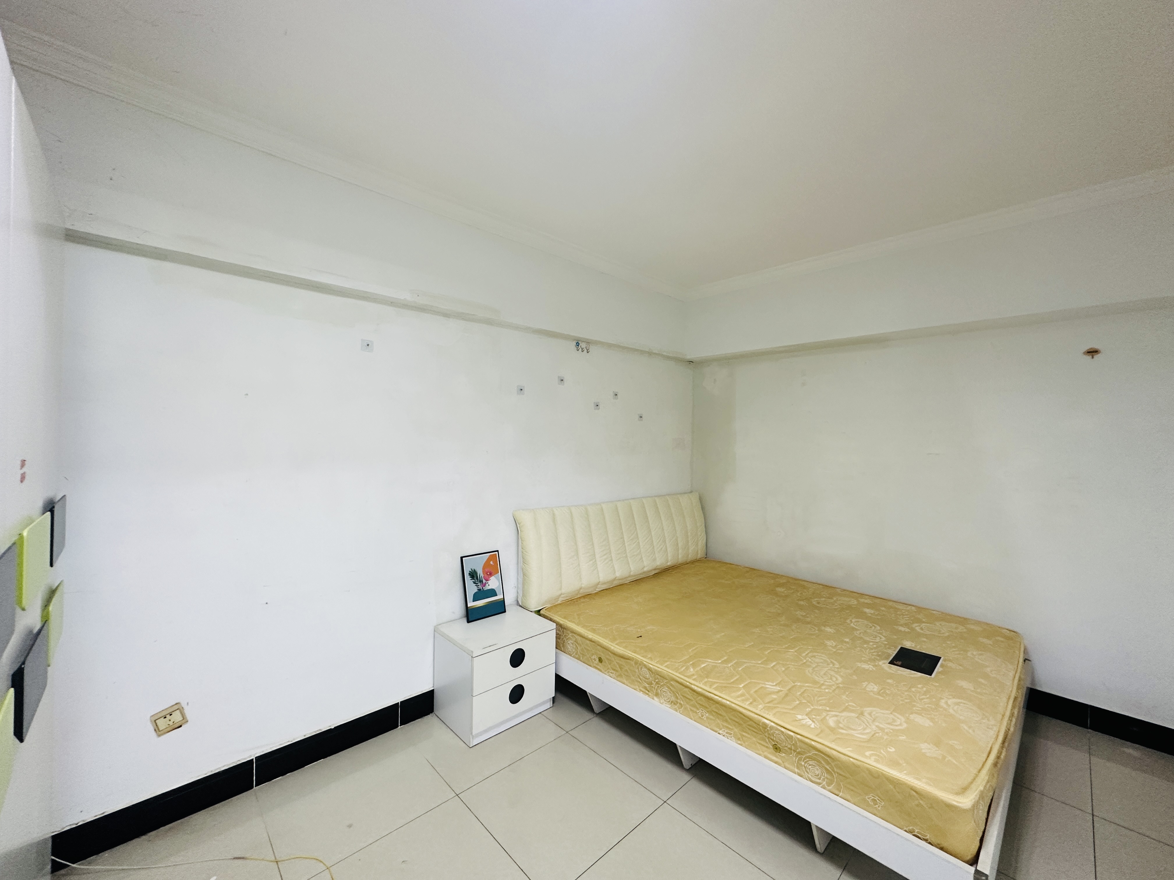 鸿华大厦 1室1厅1卫 65.00万 鸿华大厦 1室1厅1卫 65.00万卧室