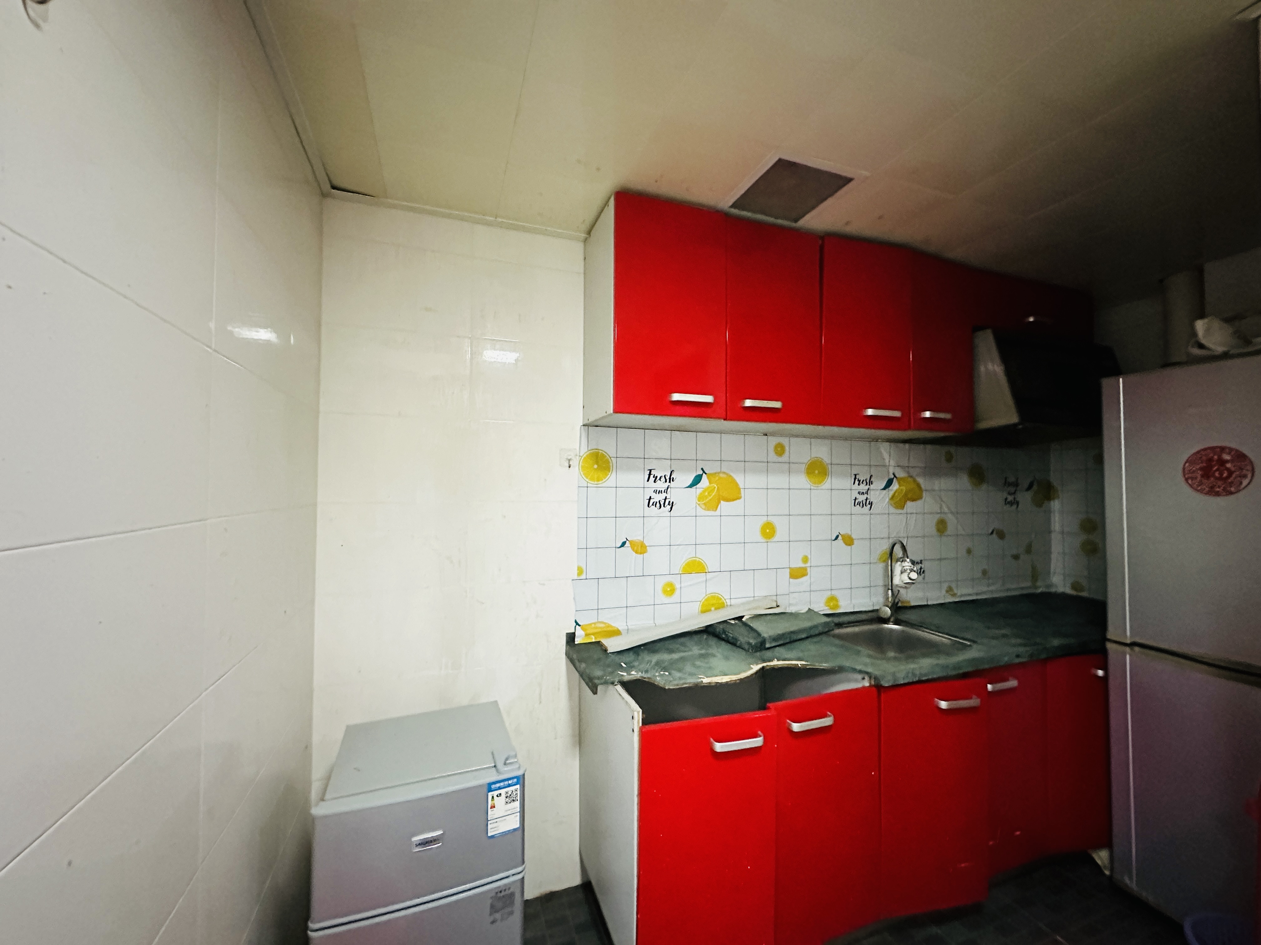 鸿华大厦 1室1厅1卫 65.00万 鸿华大厦 1室1厅1卫 65.00万厨房