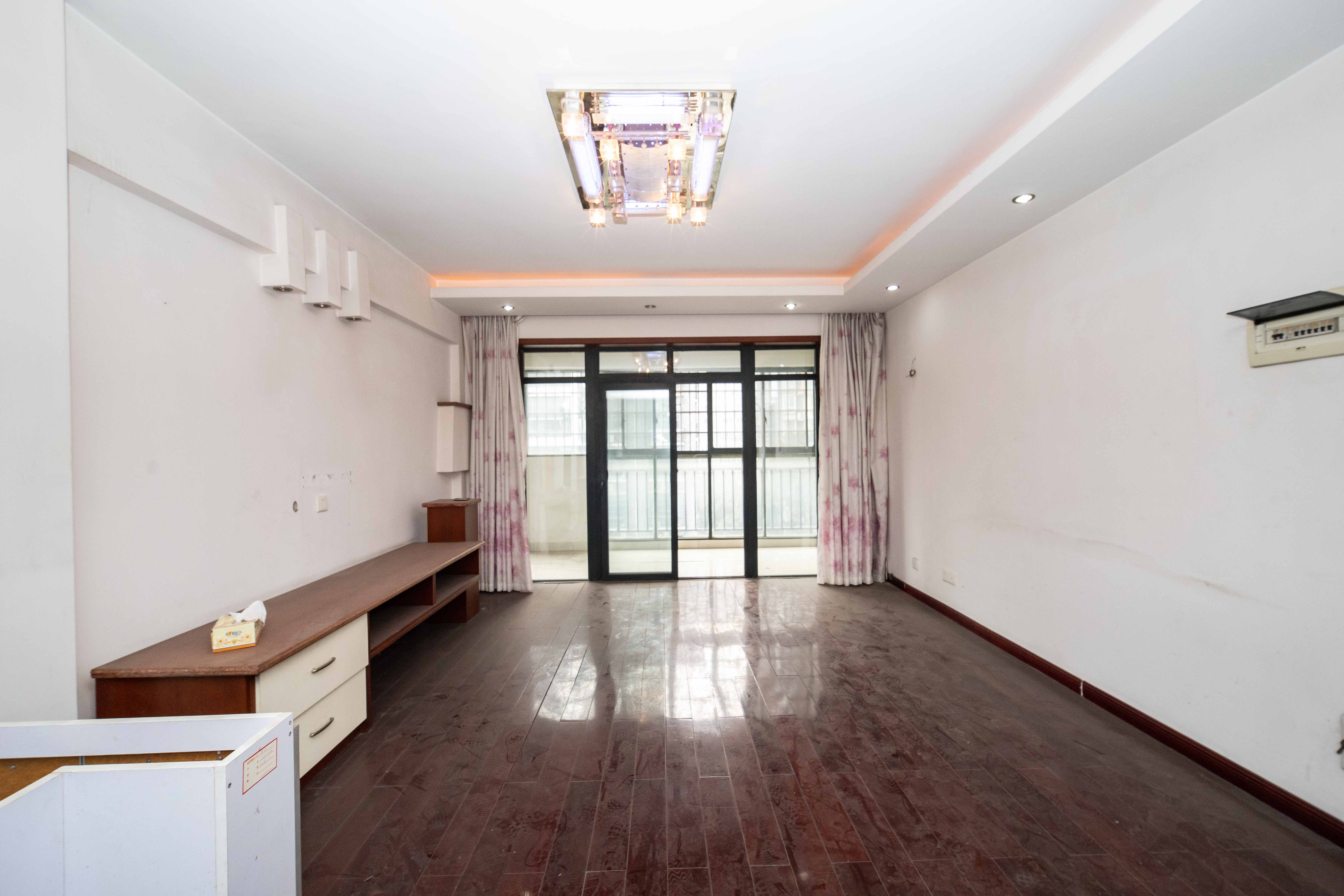 浏阳河畔家园 3室2厅2卫 105.0万 浏阳河畔家园 3室2厅2卫 105.0万客厅