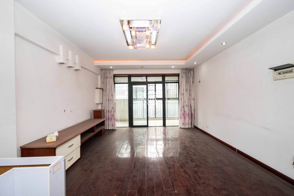 浏阳河畔家园  3室2厅2卫    105.0万