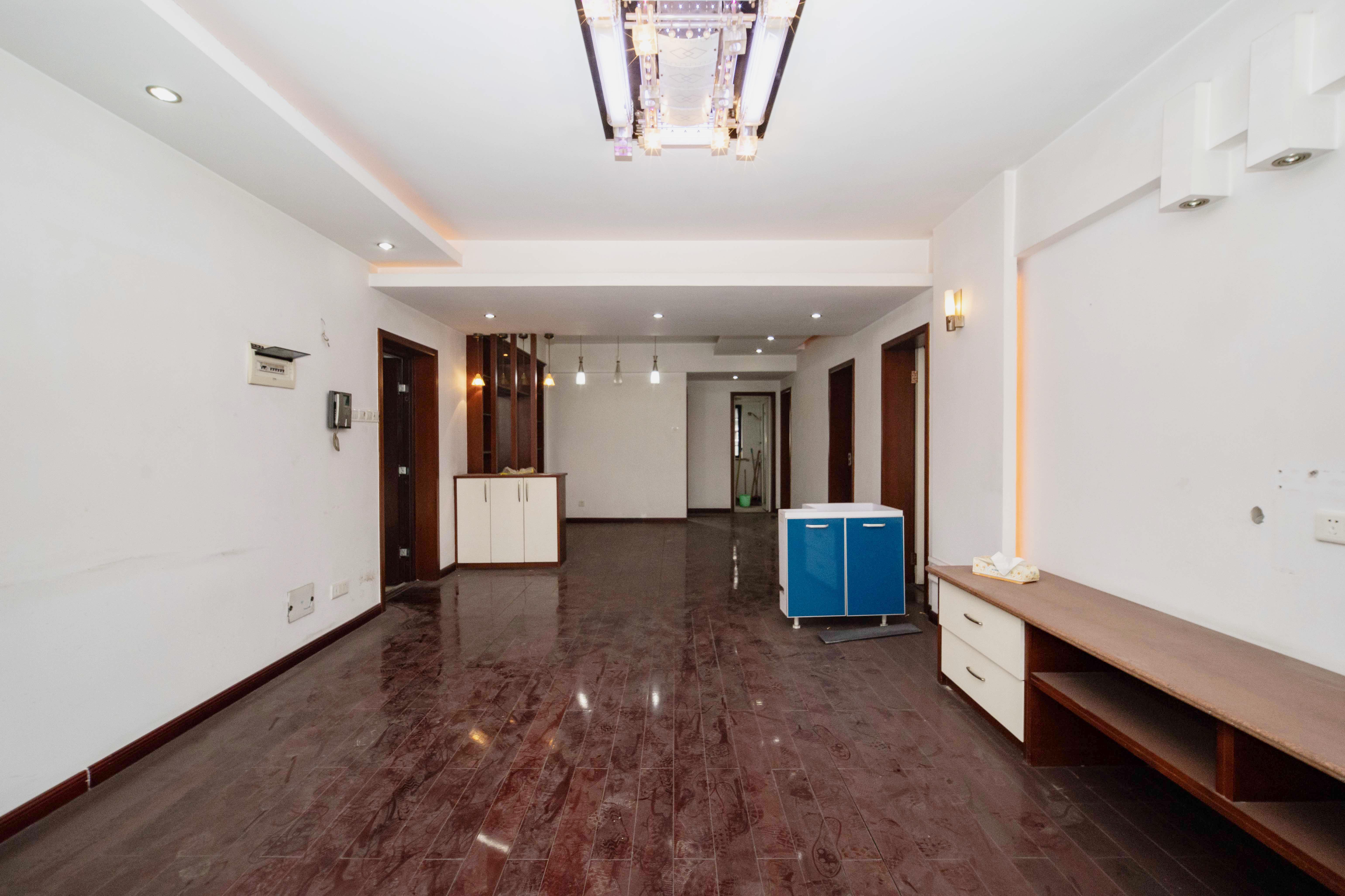 浏阳河畔家园 3室2厅2卫 105.0万 浏阳河畔家园 3室2厅2卫 105.0万客厅