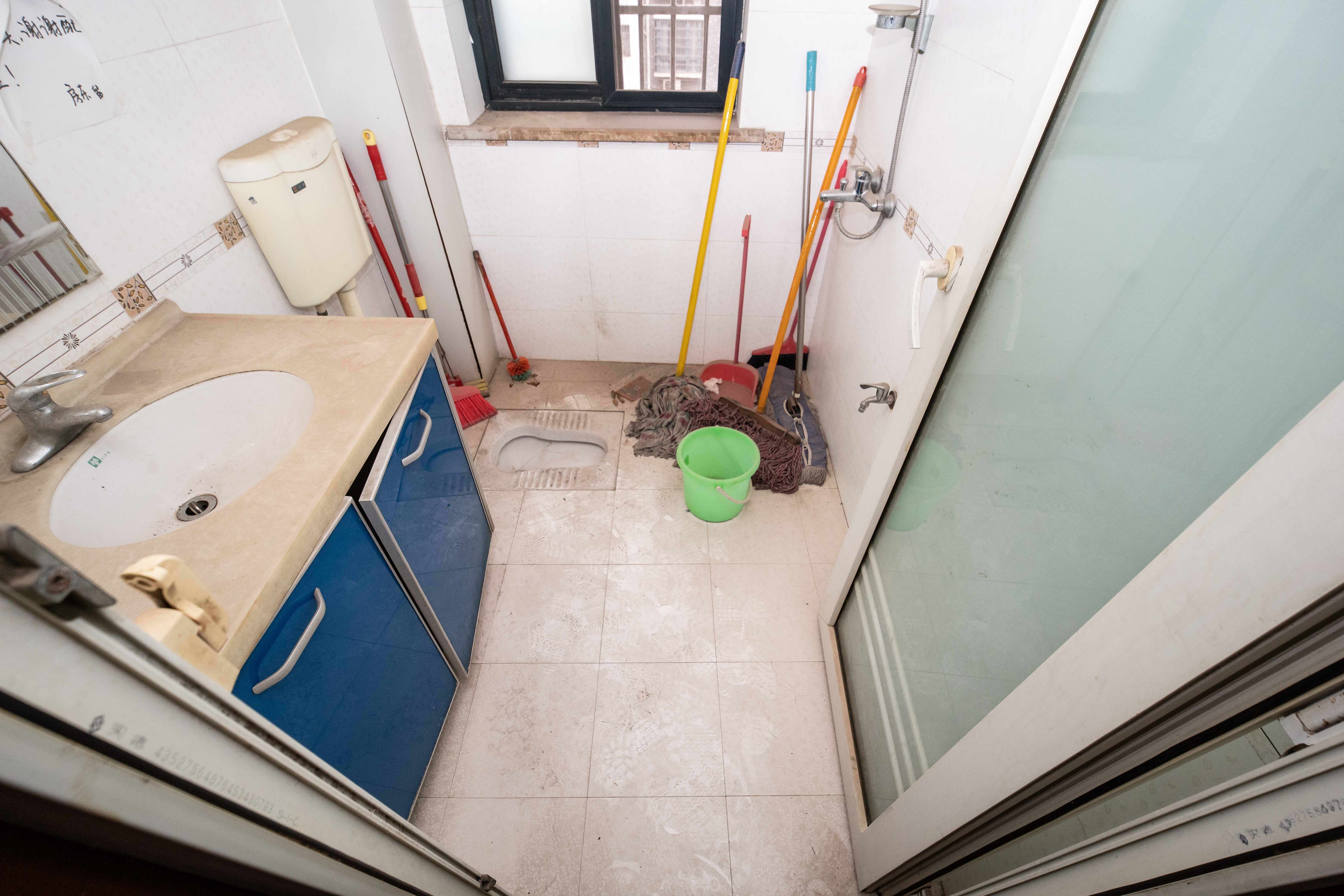 浏阳河畔家园 3室2厅2卫 105.0万 浏阳河畔家园 3室2厅2卫 105.0万卫生间