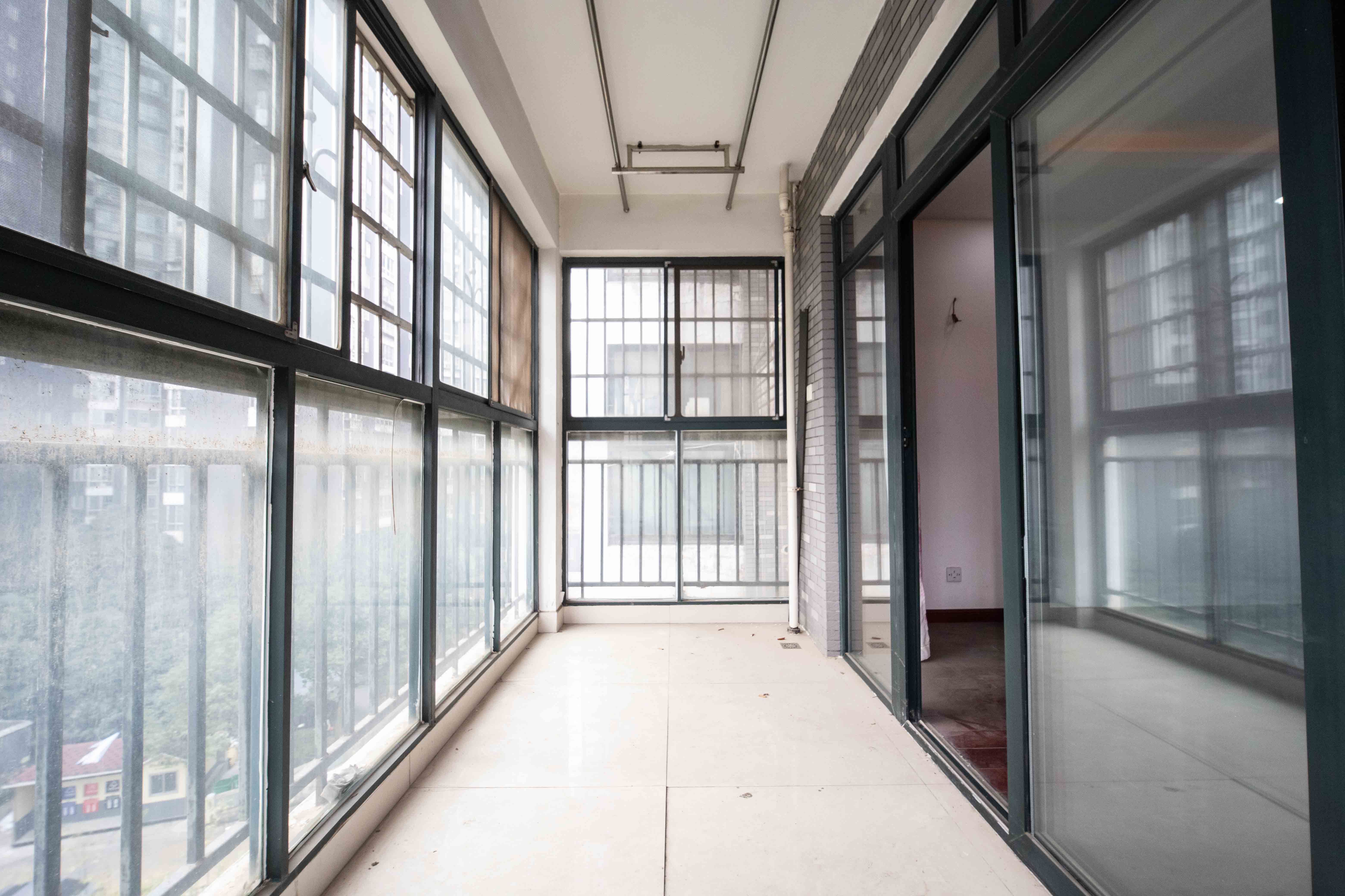 浏阳河畔家园 3室2厅2卫 105.0万 浏阳河畔家园 3室2厅2卫 105.0万阳台