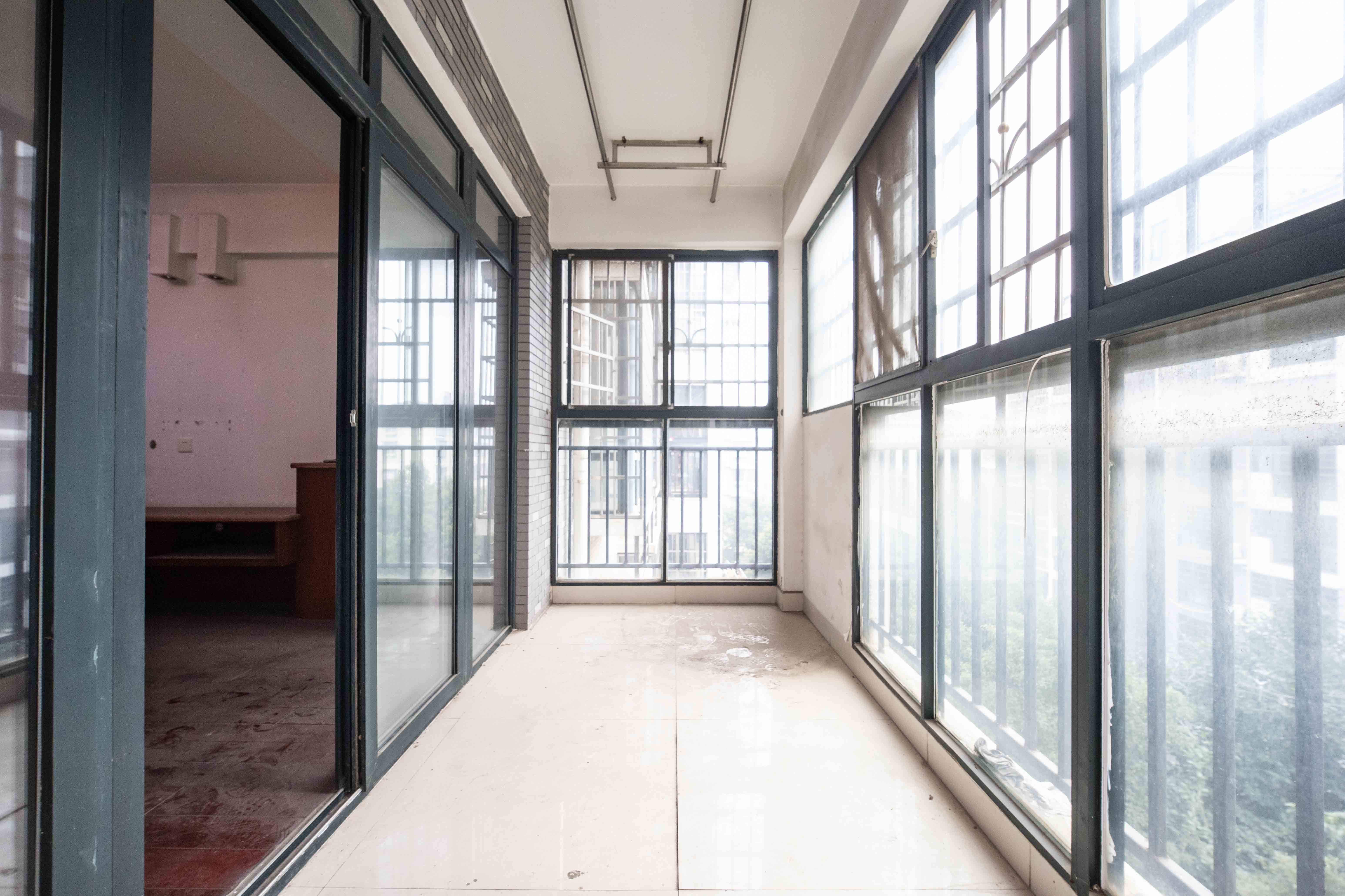 浏阳河畔家园 3室2厅2卫 105.0万 浏阳河畔家园 3室2厅2卫 105.0万阳台