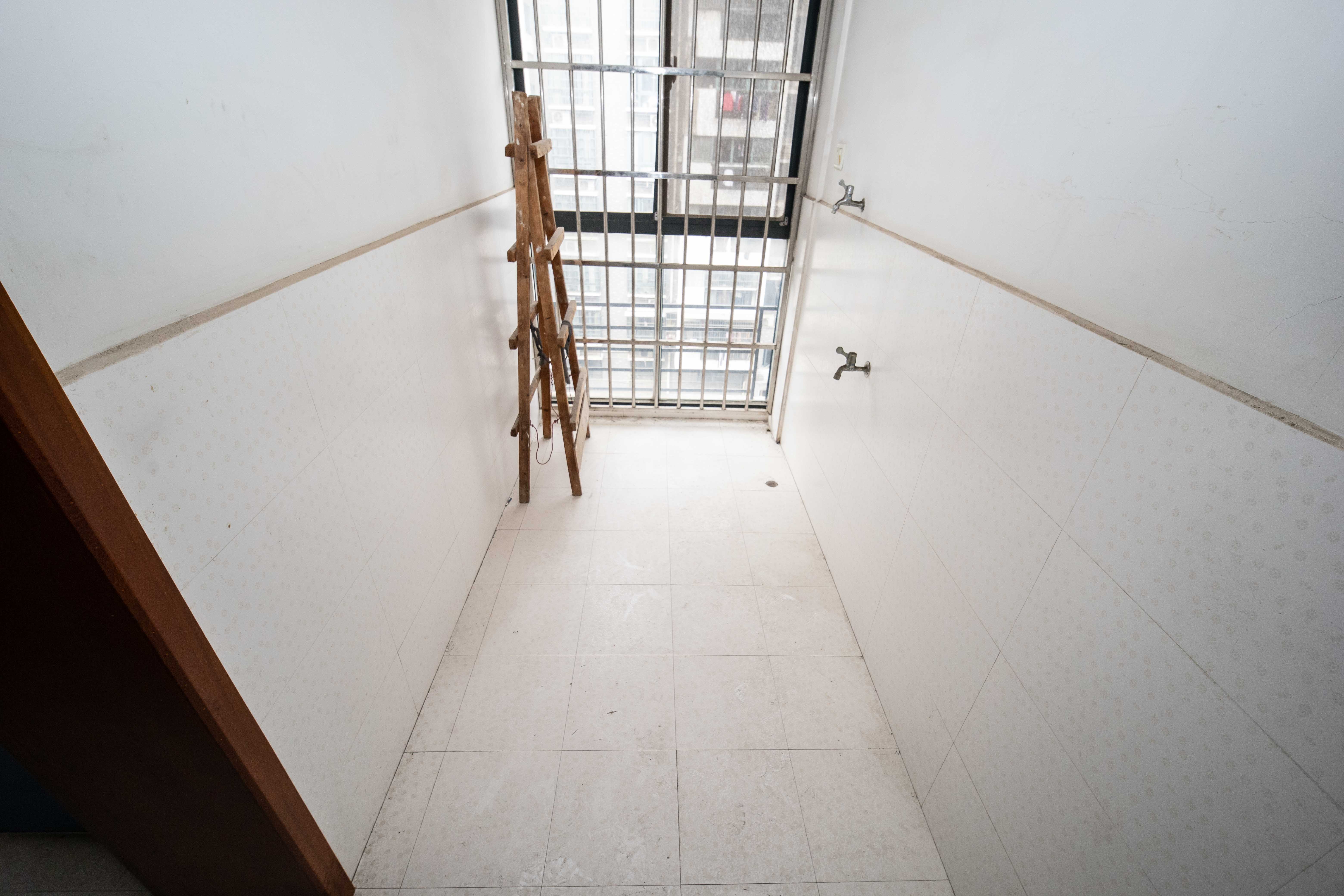 浏阳河畔家园 3室2厅2卫 105.0万 浏阳河畔家园 3室2厅2卫 105.0万阳台