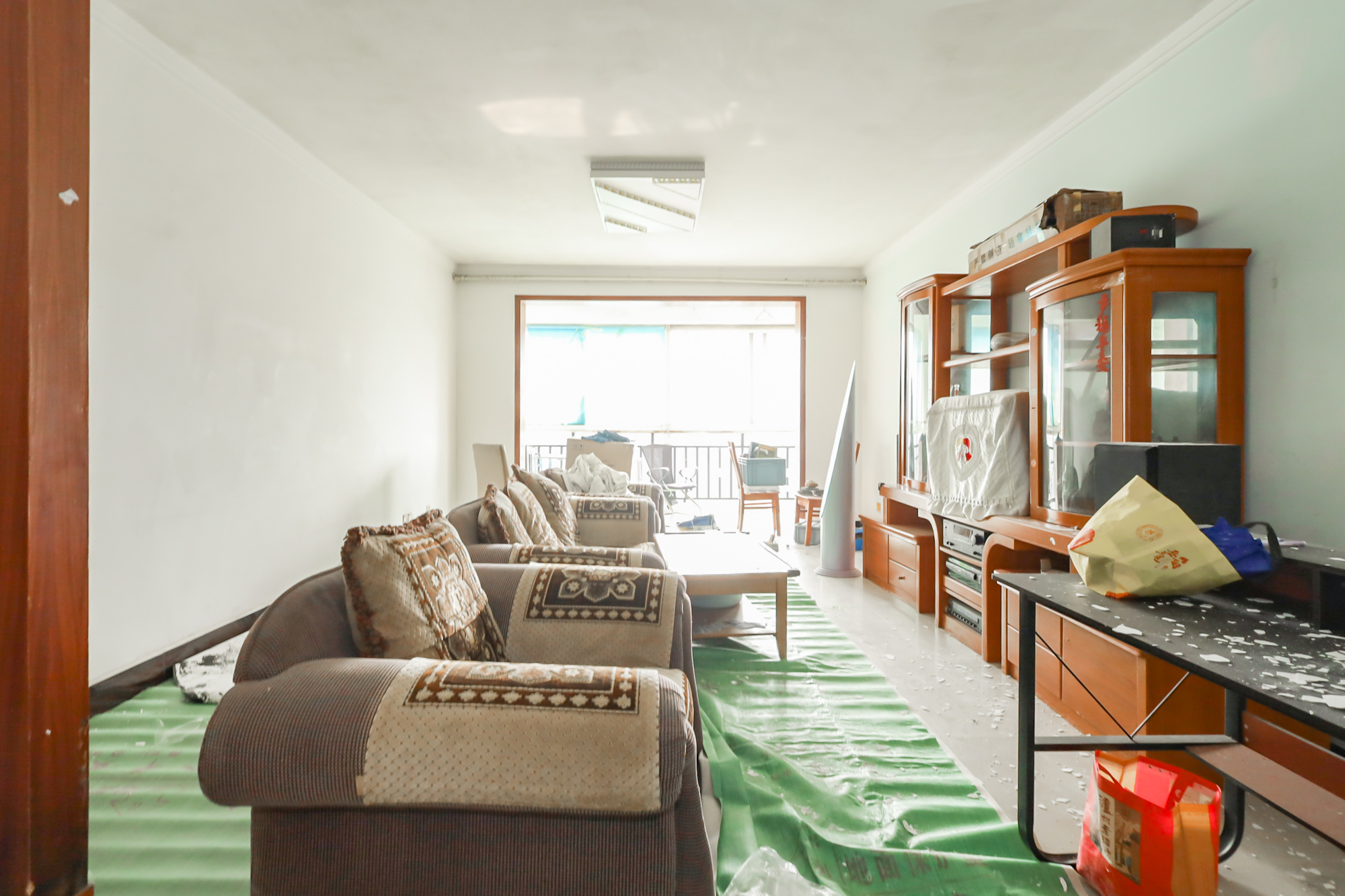 新天地(温馨家园)新长江宾馆 0室0厅0卫 81.8万 新天地(温馨家园)新长江宾馆 0室0厅0卫 81.8万客厅