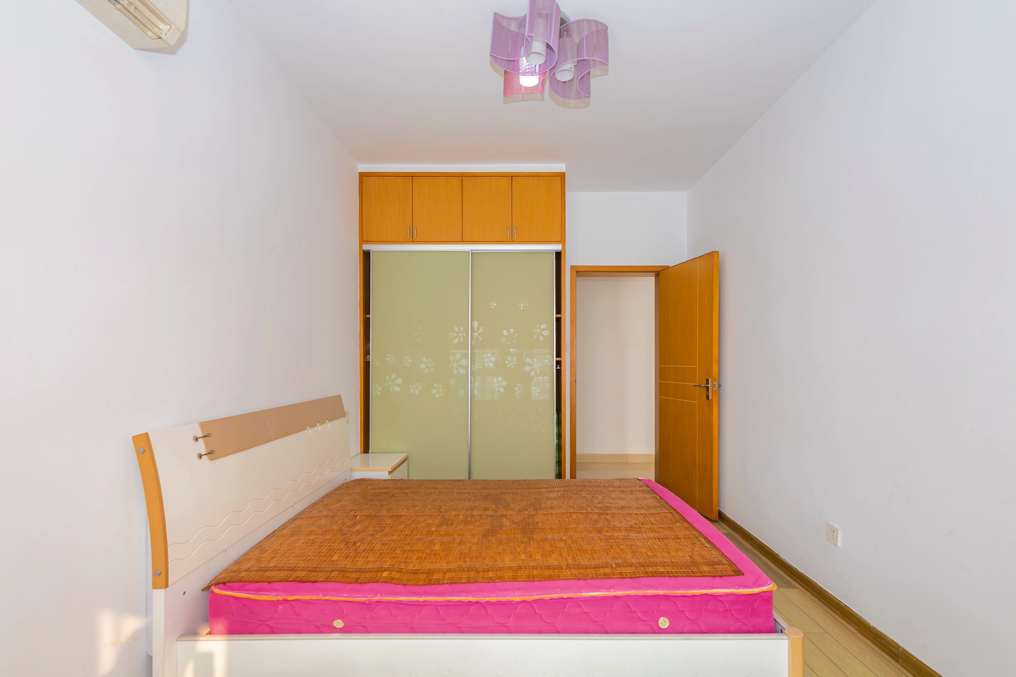 星沙教师公寓 3室2厅2卫 71.0万 星沙教师公寓 3室2厅2卫 71.0万卧室