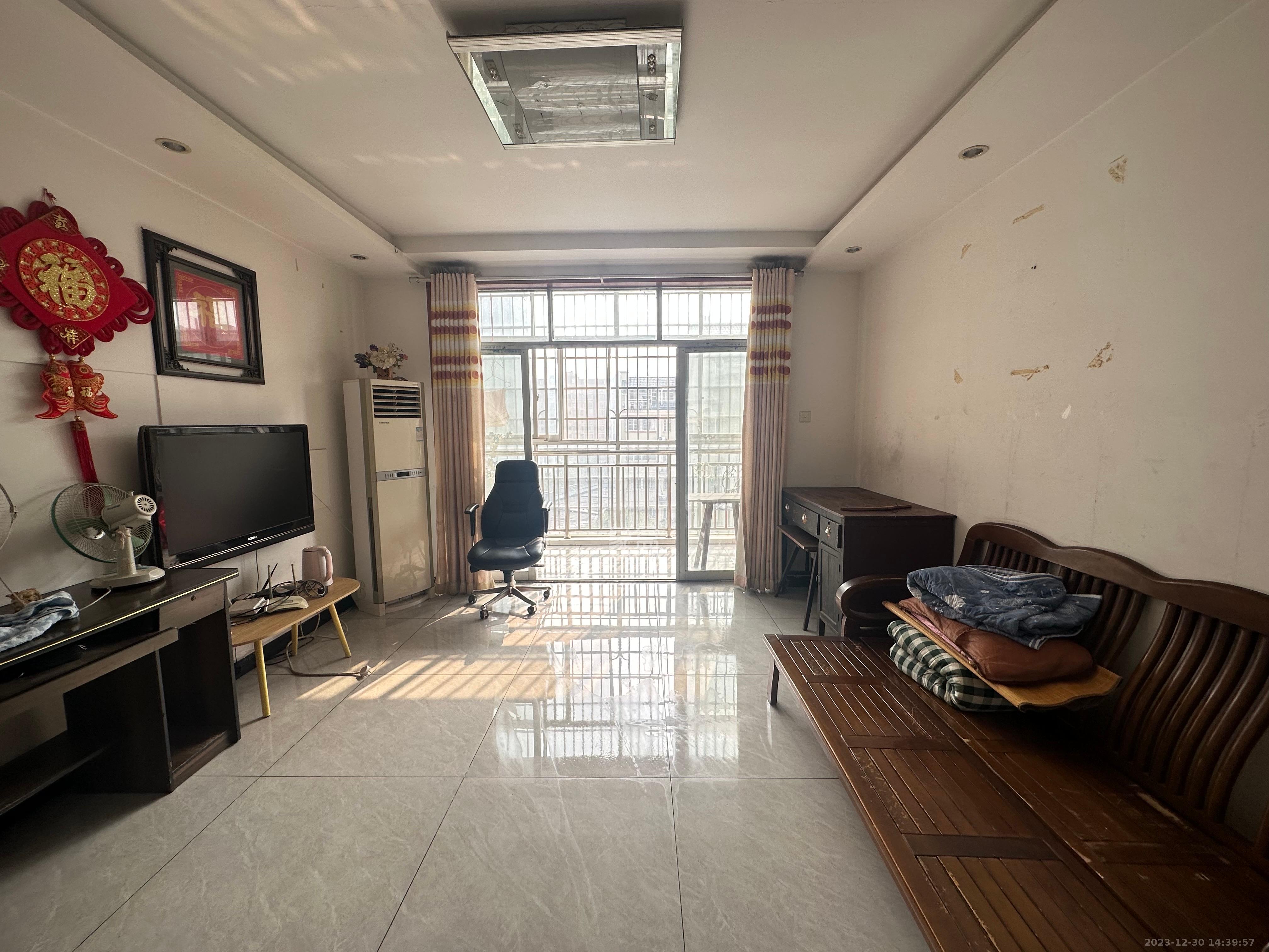 鄱阳小区  4室2厅2卫   1700.00元/月室内图1