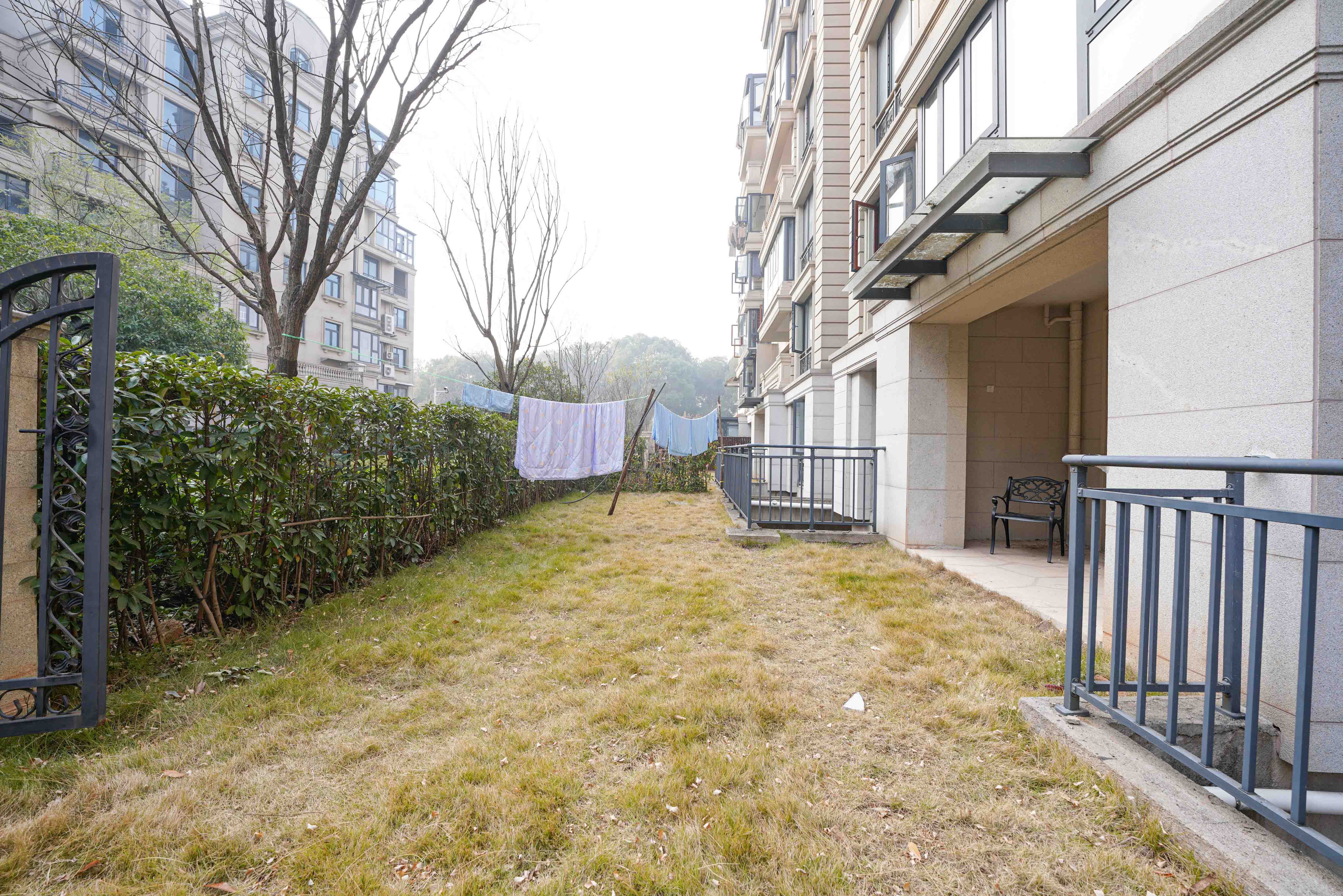 五矿万境蓝山  6室2厅2卫   237.00万阳台
