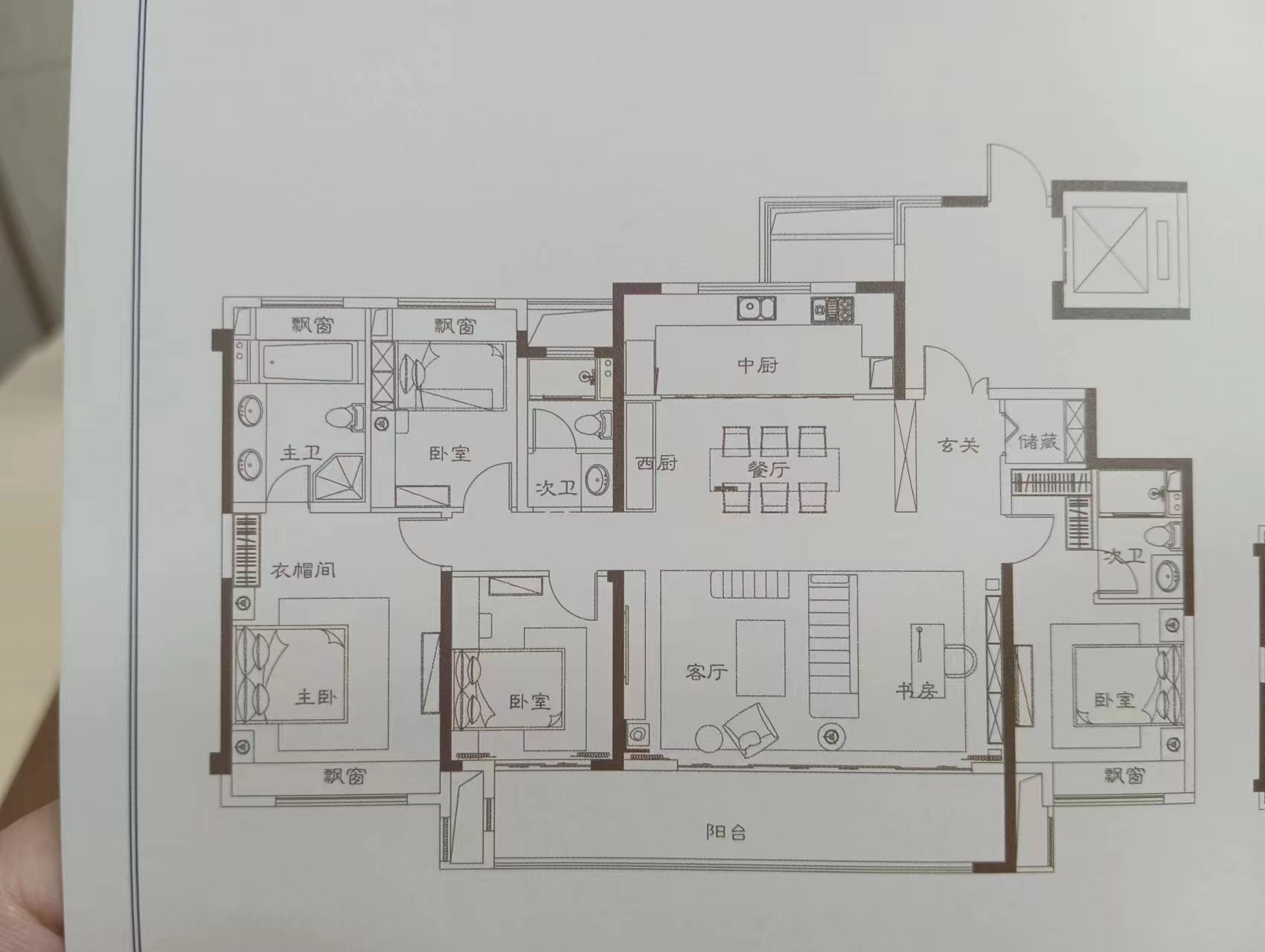 建发央著  5室2厅2卫   178.00万