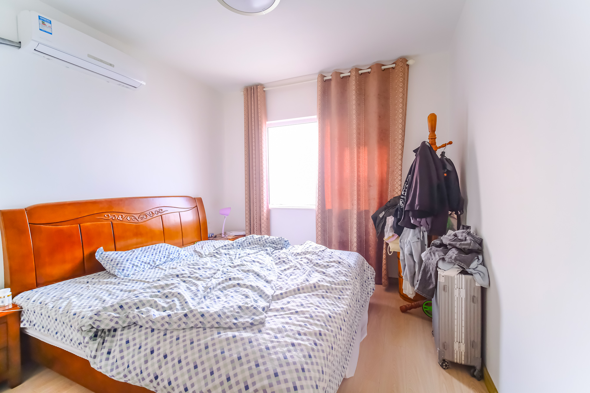 保利香槟国际 2室2厅1卫 68.0万 保利香槟国际 2室2厅1卫 68.0万卧室