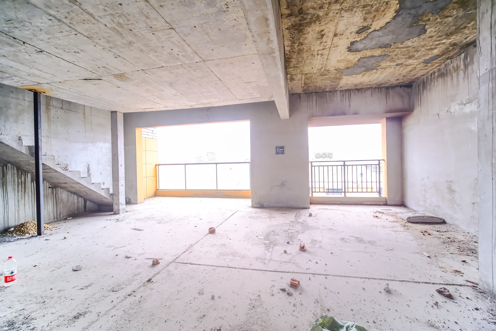 合能枫丹新里  5室2厅3卫    188.0万 合能枫丹新里  5室2厅3卫    188.0万卧室