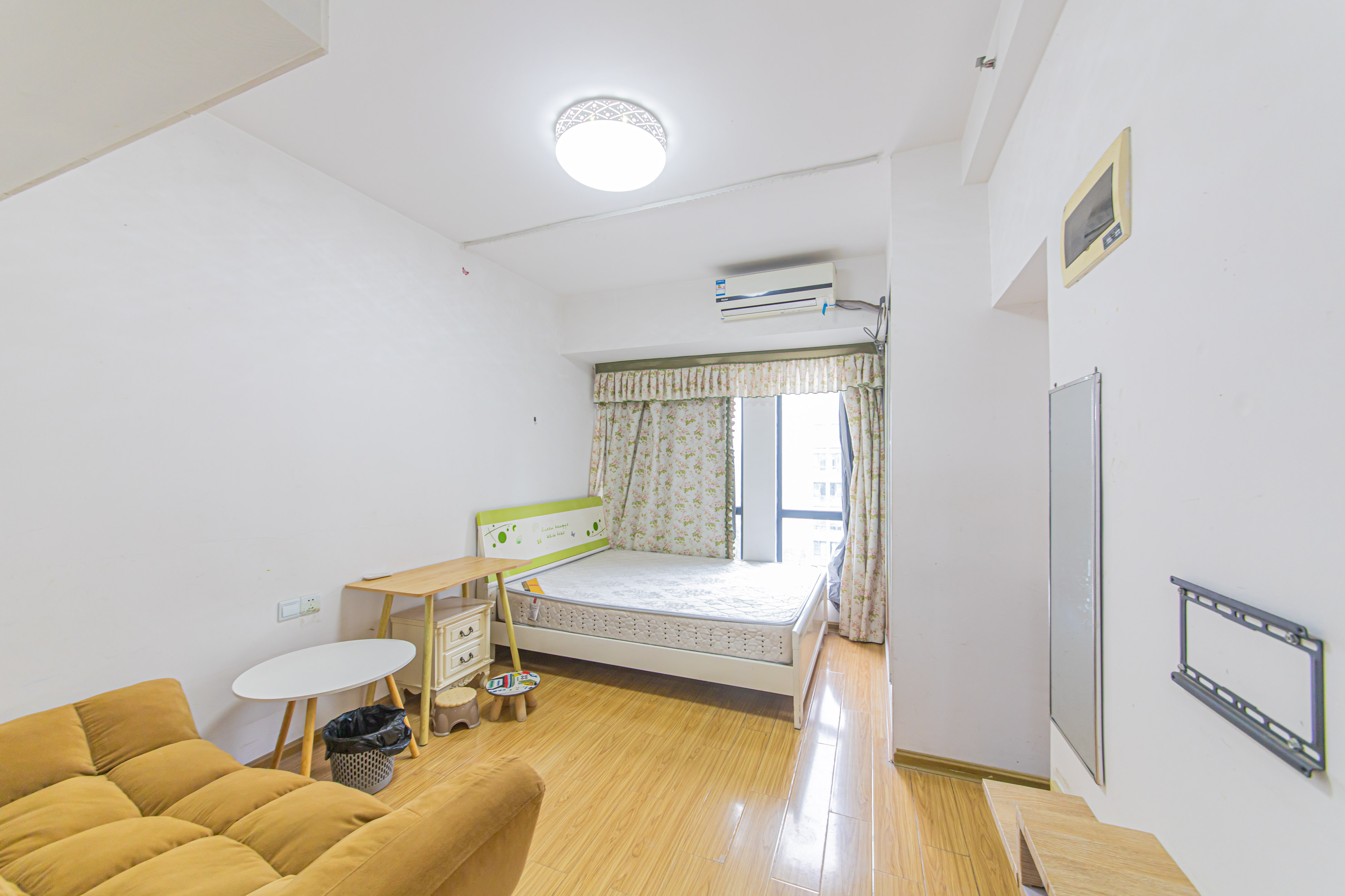 中建芙蓉工社  1室1厅1卫   26.00万