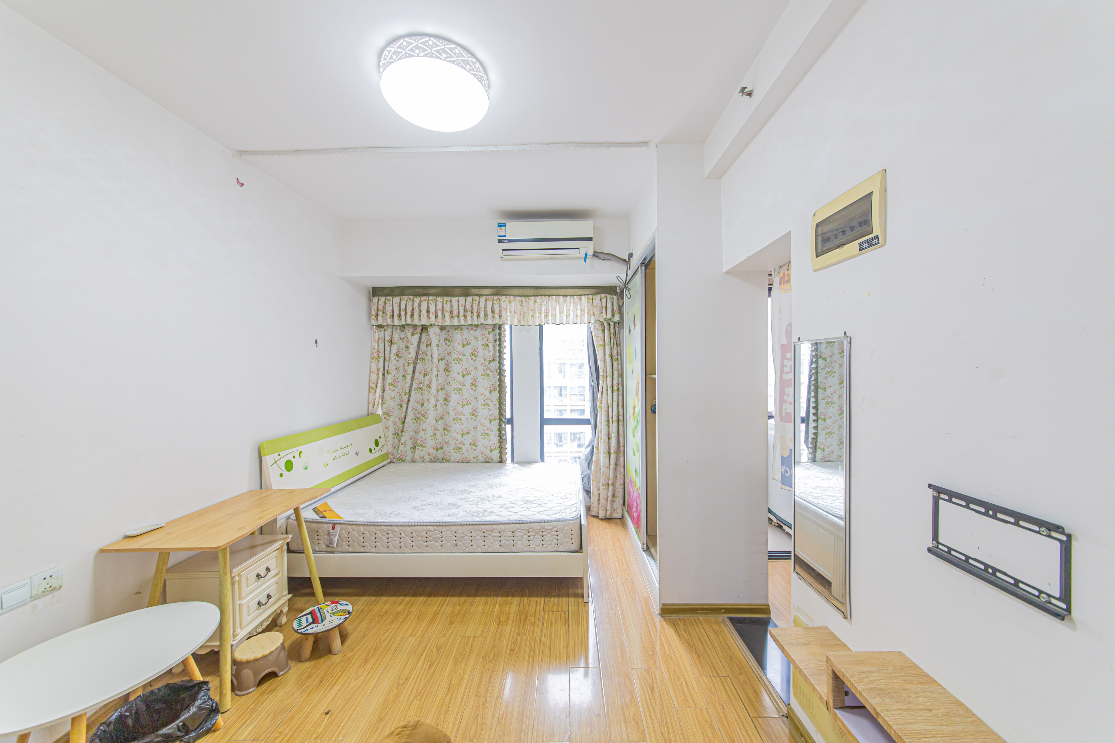 中建芙蓉工社  1室1厅1卫   26.00万客厅