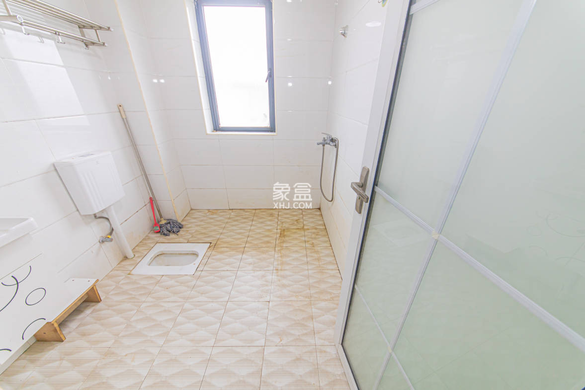 中建芙蓉嘉苑 3室2厅2卫 109.99万 中建芙蓉嘉苑 3室2厅2卫 109.99万卫生间