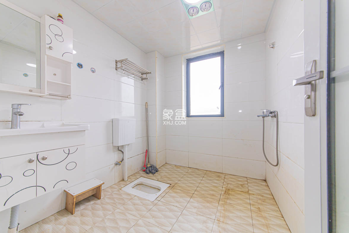 中建芙蓉嘉苑 3室2厅2卫 109.99万 中建芙蓉嘉苑 3室2厅2卫 109.99万卫生间