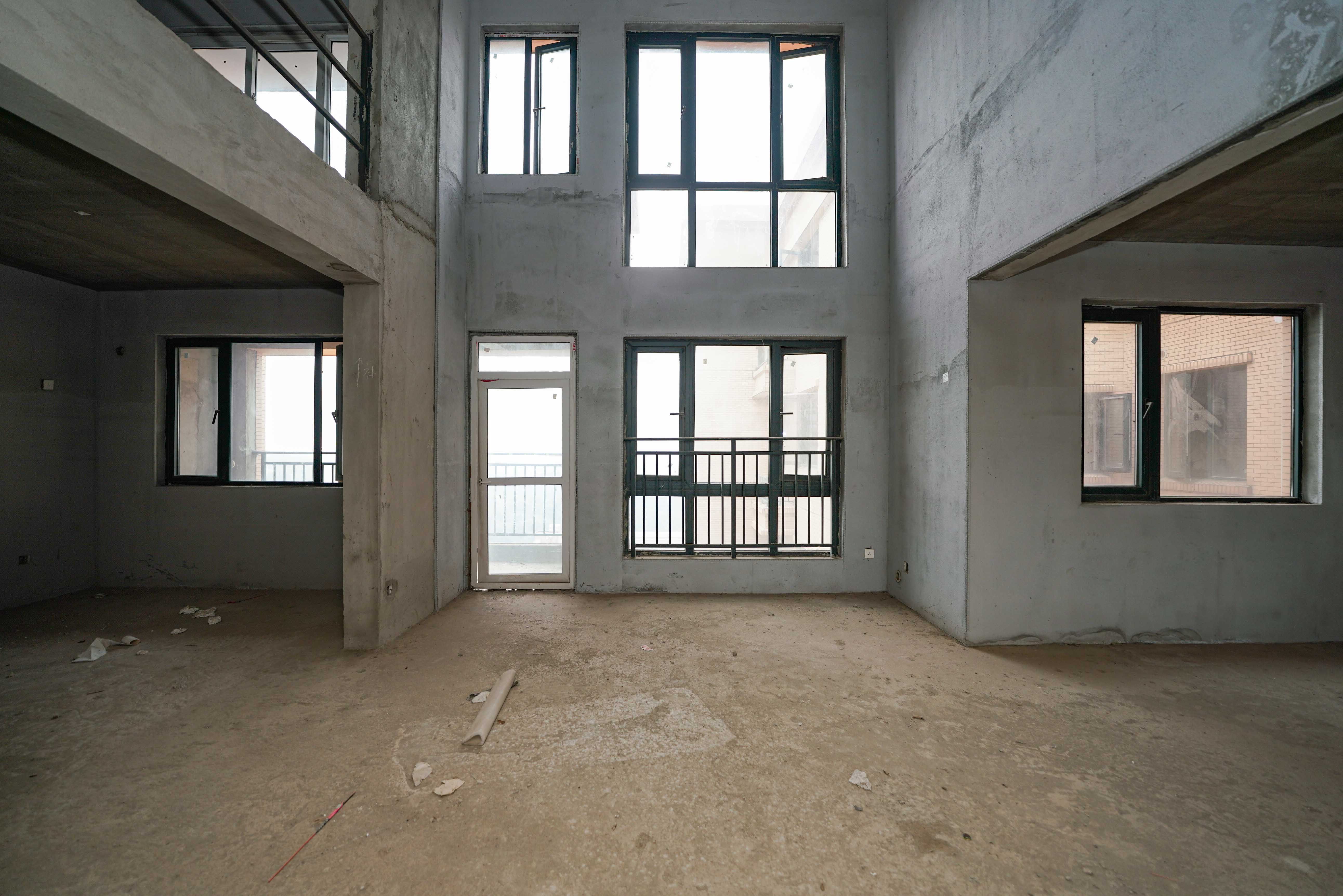 丽发新城  5室2厅2卫    138.0万客厅