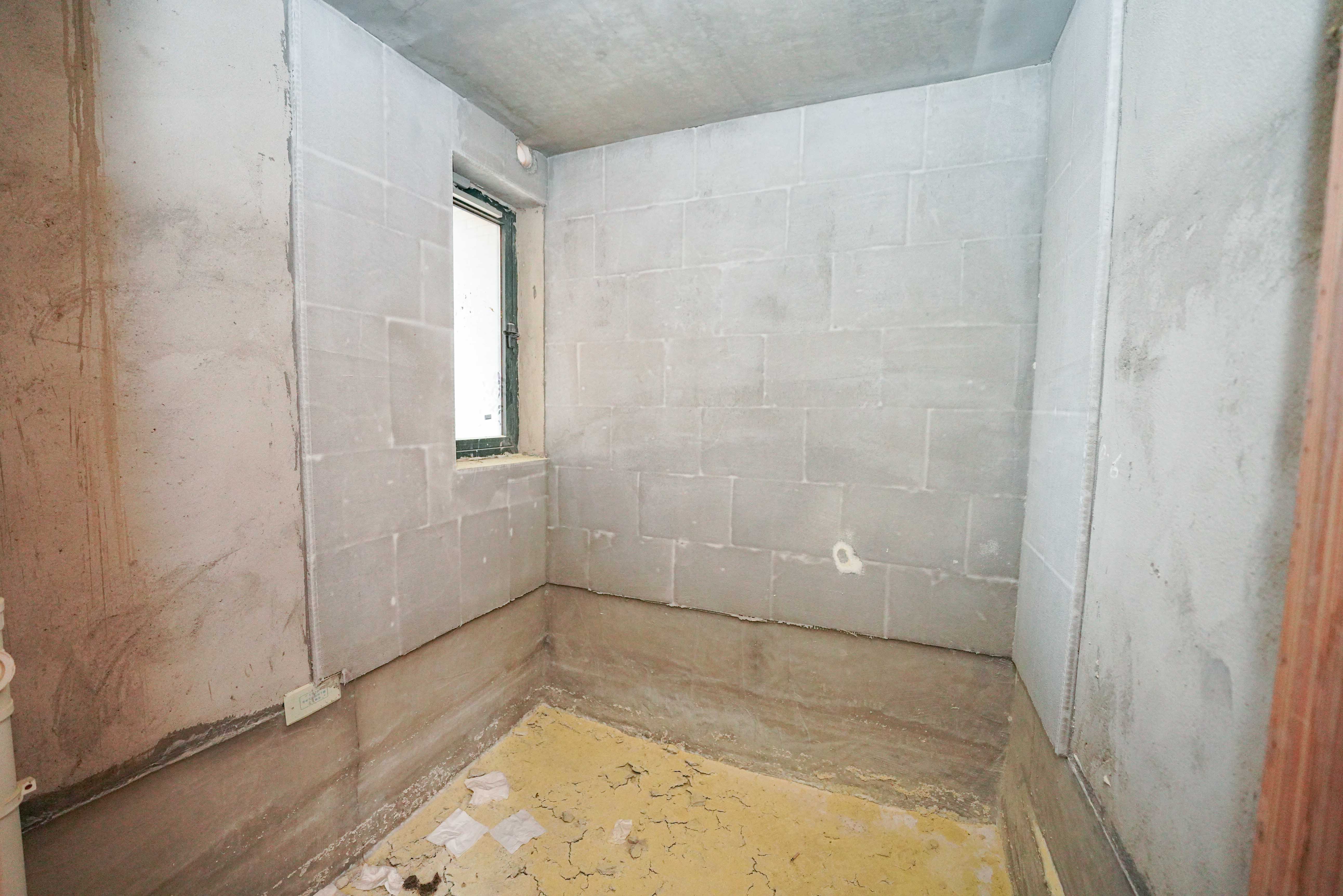 丽发新城  5室2厅2卫    138.0万卫生间