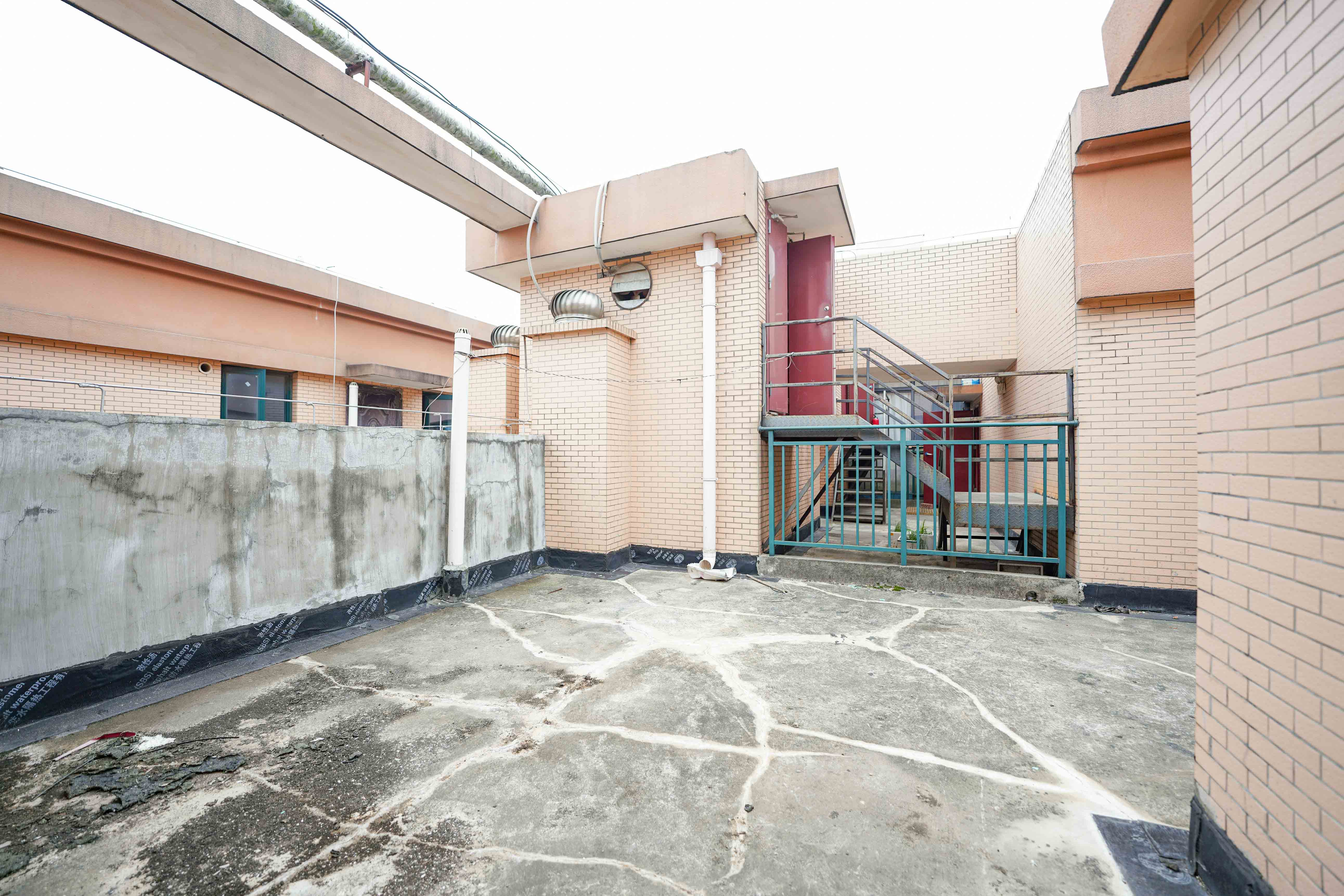 丽发新城  5室2厅2卫    138.0万其他