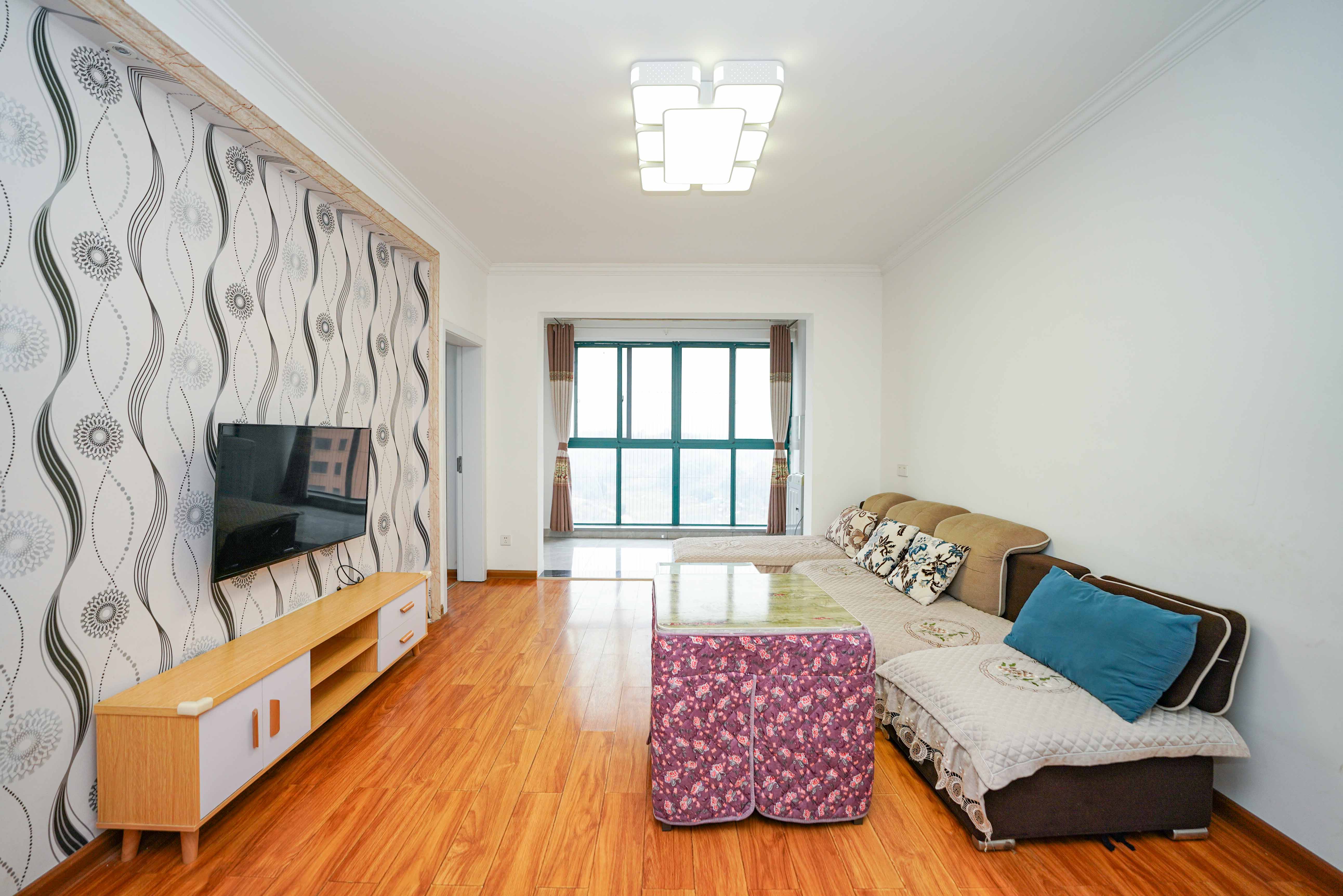 丽发新城  3室2厅1卫    81.9万客厅