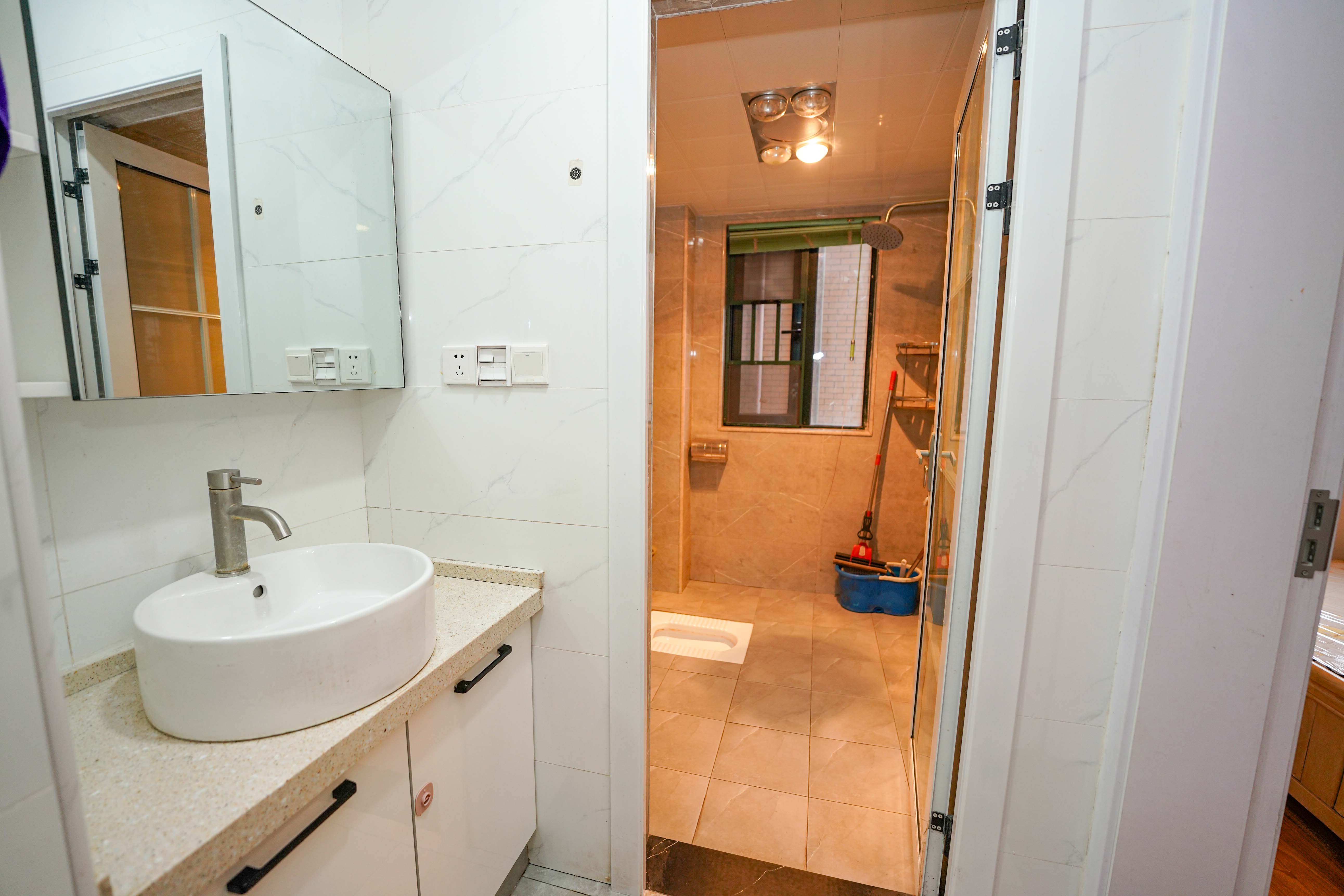 丽发新城  3室2厅1卫    81.9万卫生间