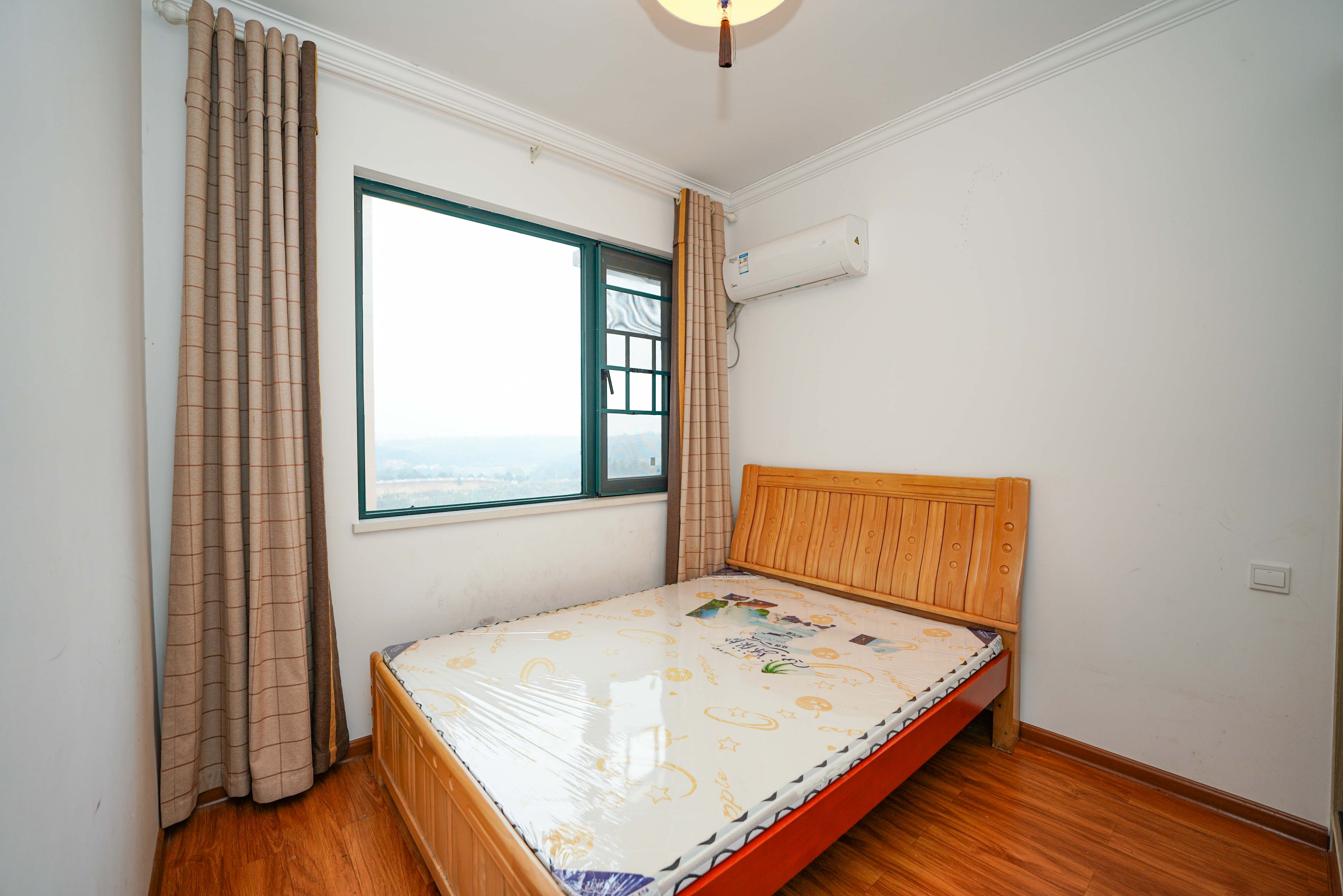 丽发新城  3室2厅1卫    81.9万卧室