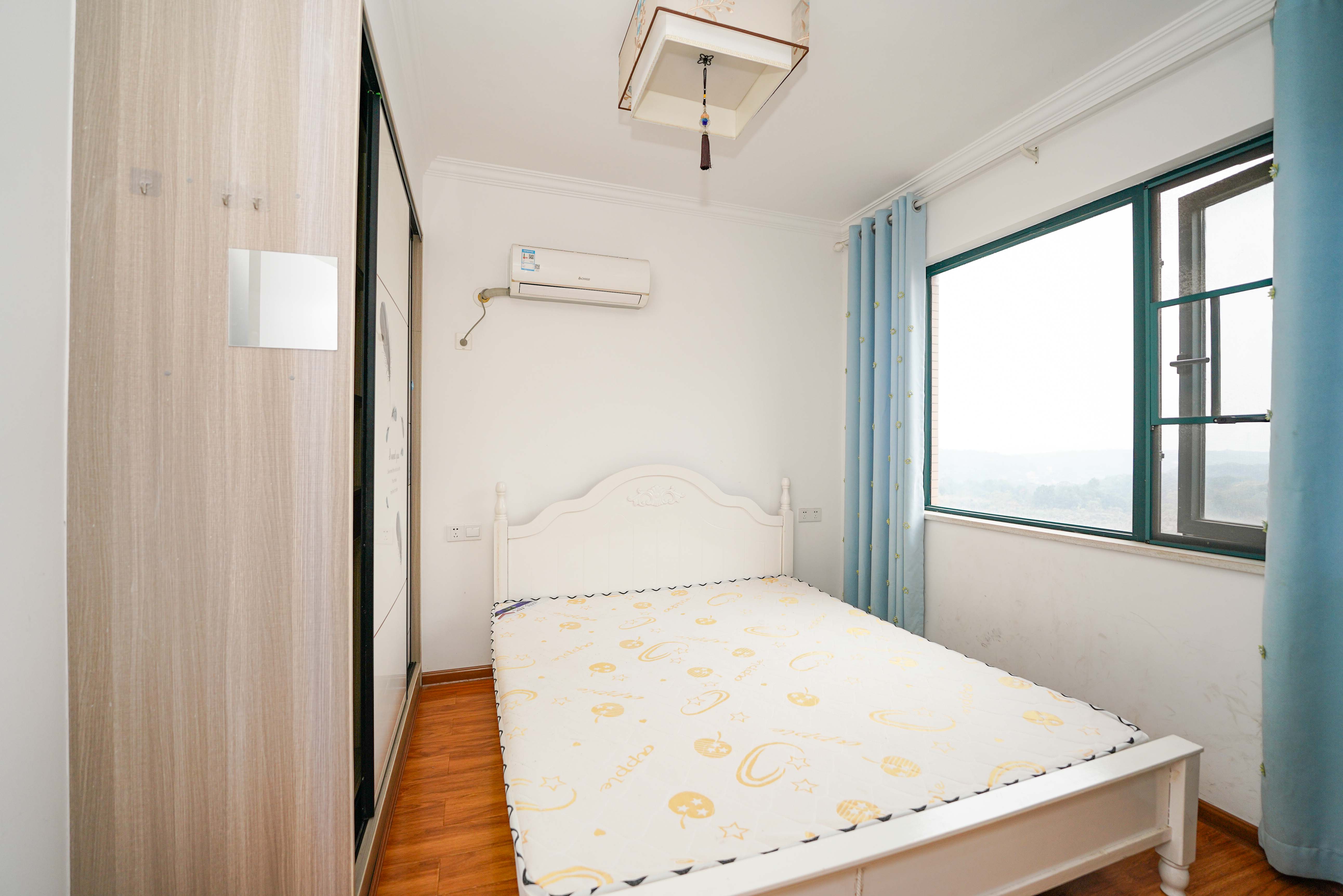 丽发新城  3室2厅1卫    81.9万卧室