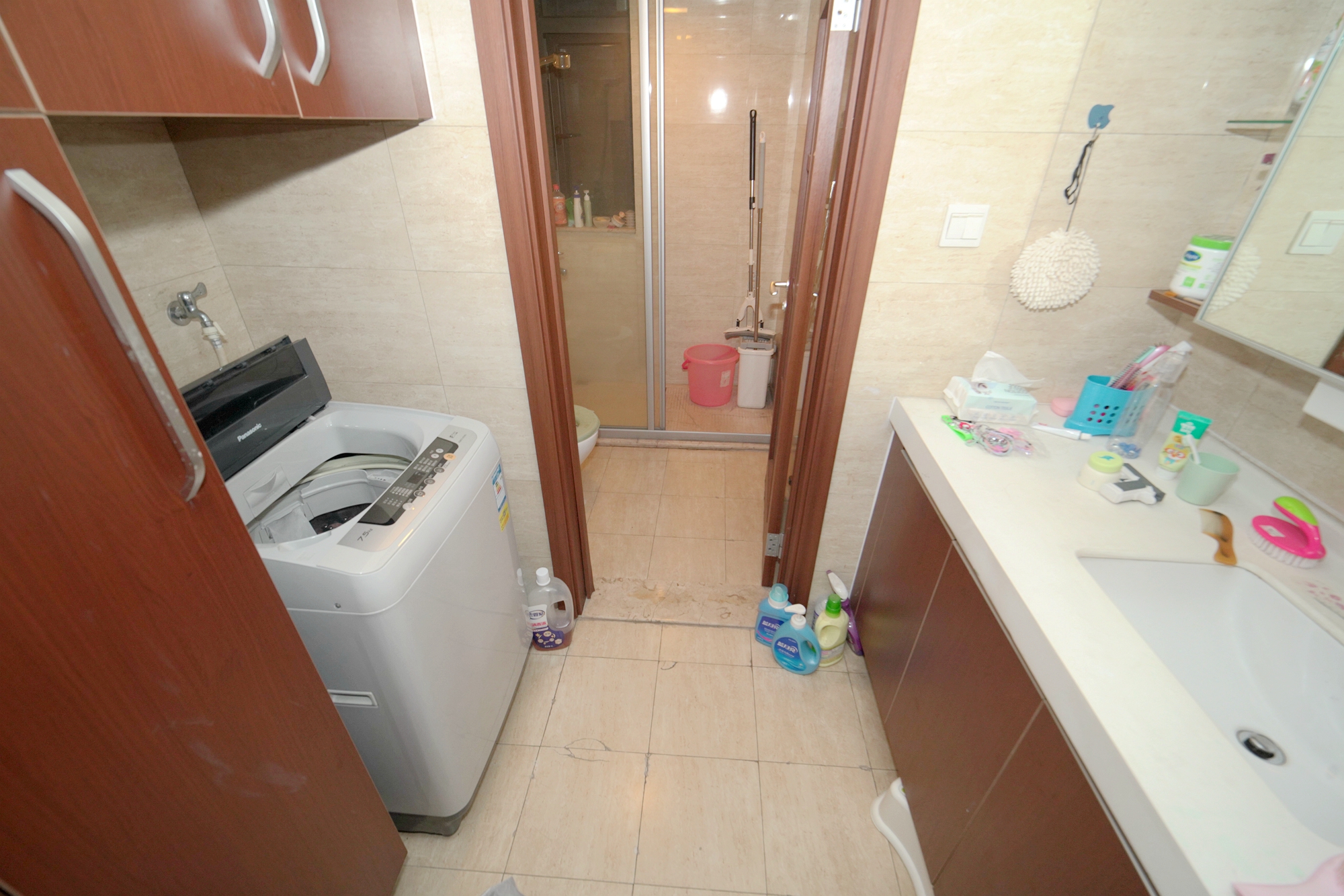 西街花园  4室2厅2卫   205.00万卫生间