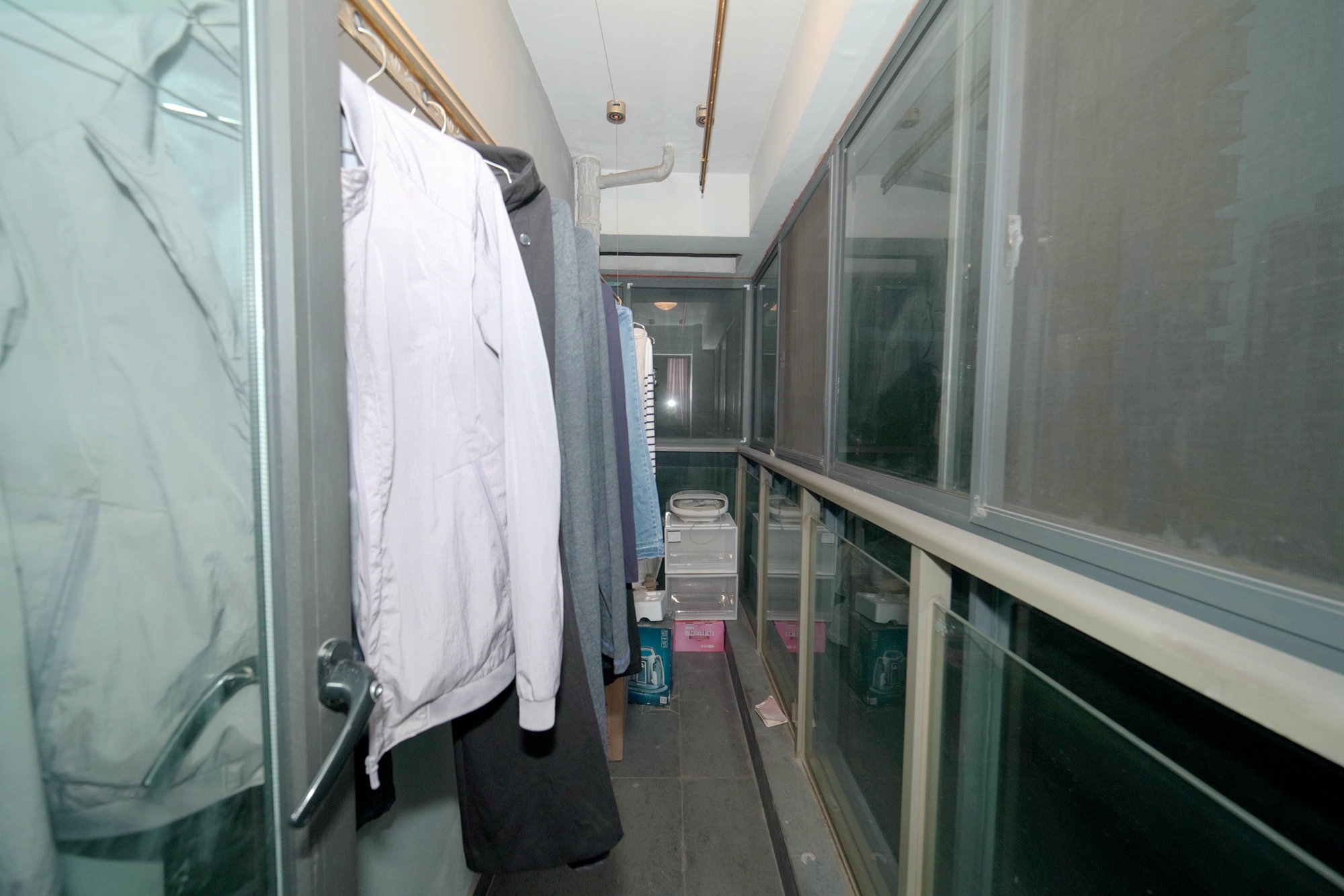 西街花园  4室2厅2卫   205.00万阳台
