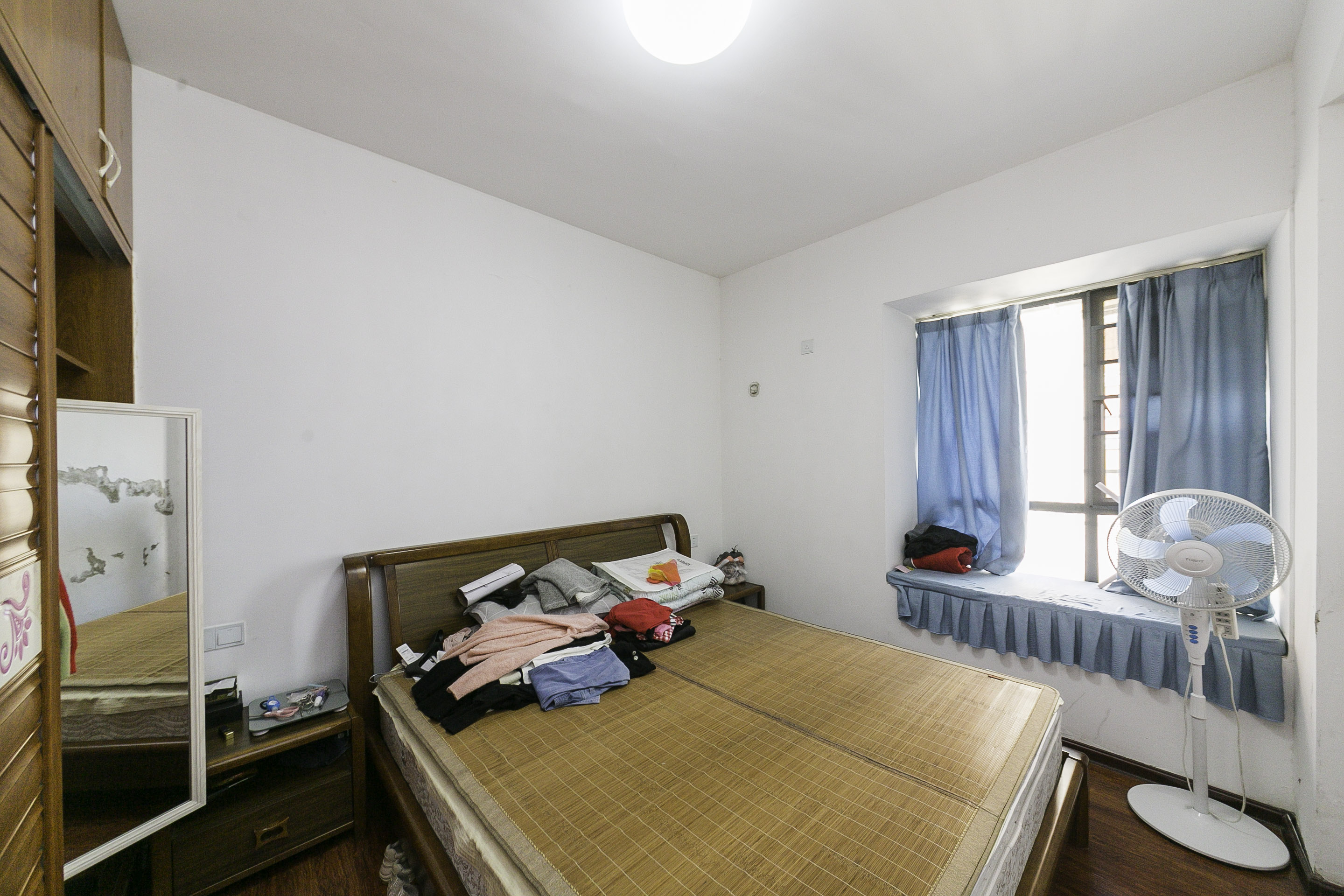 湘府名邸（同力家园）  5室2厅2卫   133.50万卧室