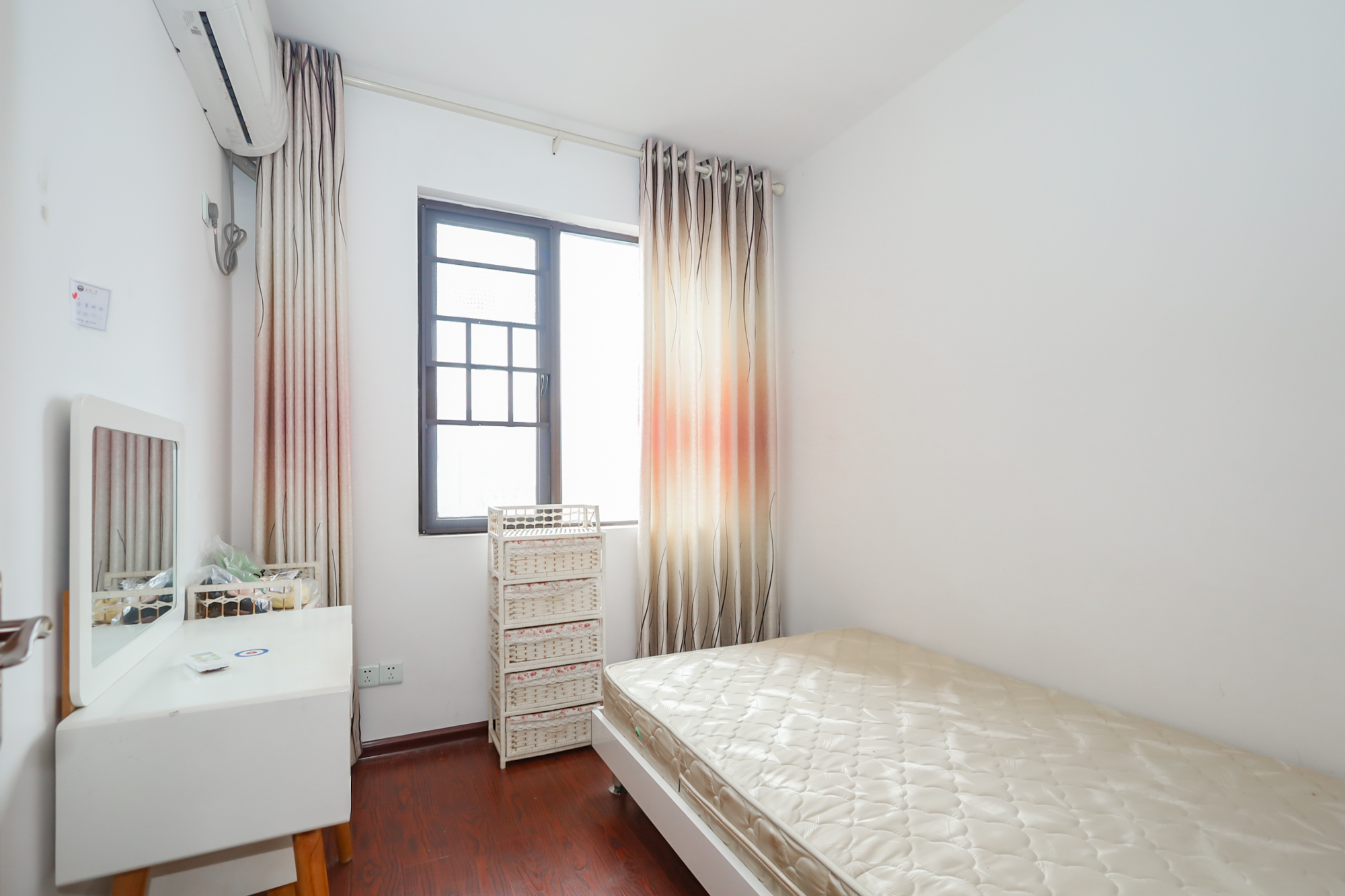 世茂外滩里(世茂铂翠湾三期) 3室2厅1卫 145.0万 世茂外滩里(世茂铂翠湾三期) 3室2厅1卫 145.0万卧室